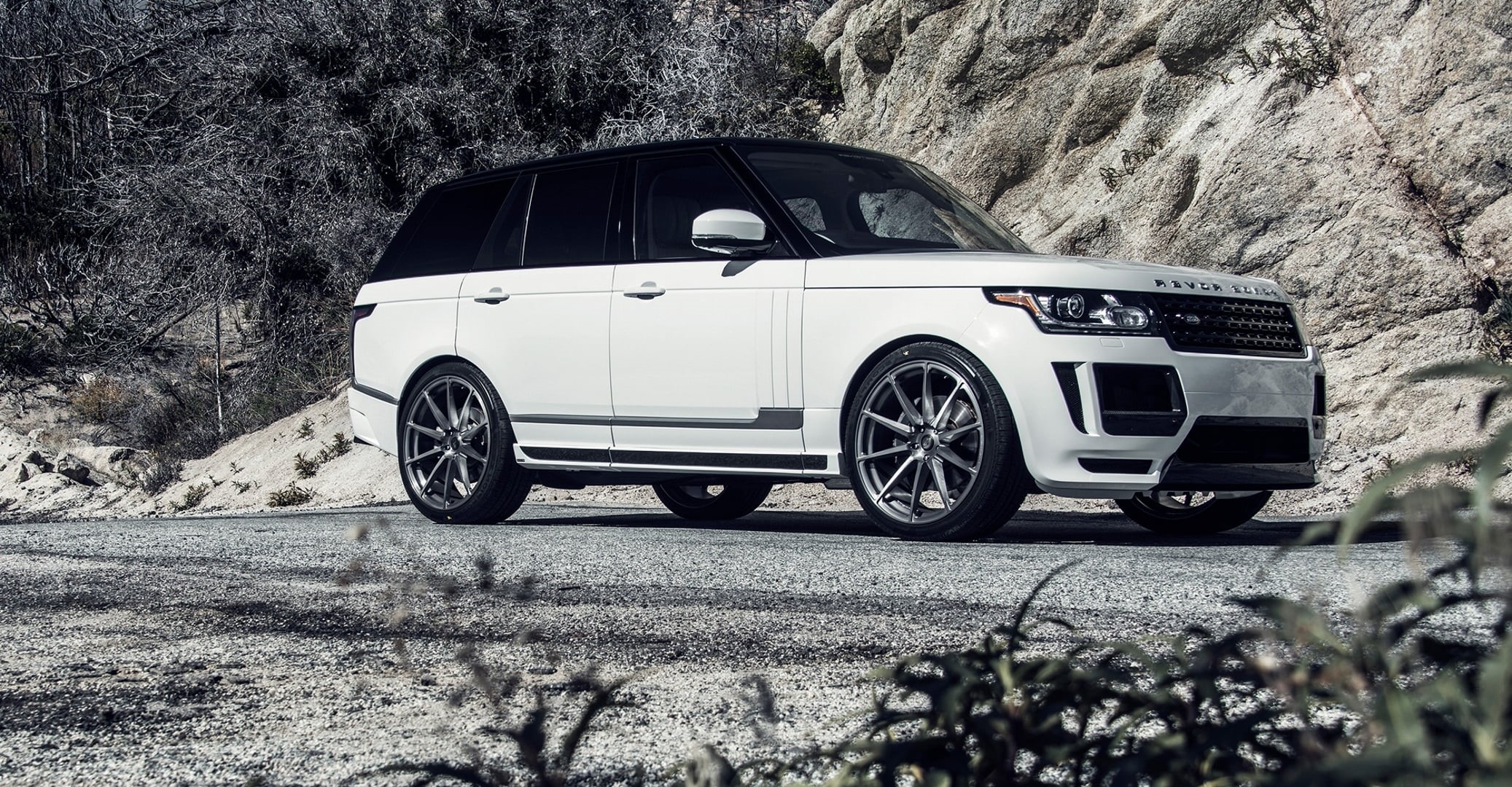 low Profile Tires, sports Race, plant, shadow, sports Utility Vehicle, wheel, british Culture, rover, tire, parking Lot, 4wd, reflection, grille, sunlight, HD Wallpaper