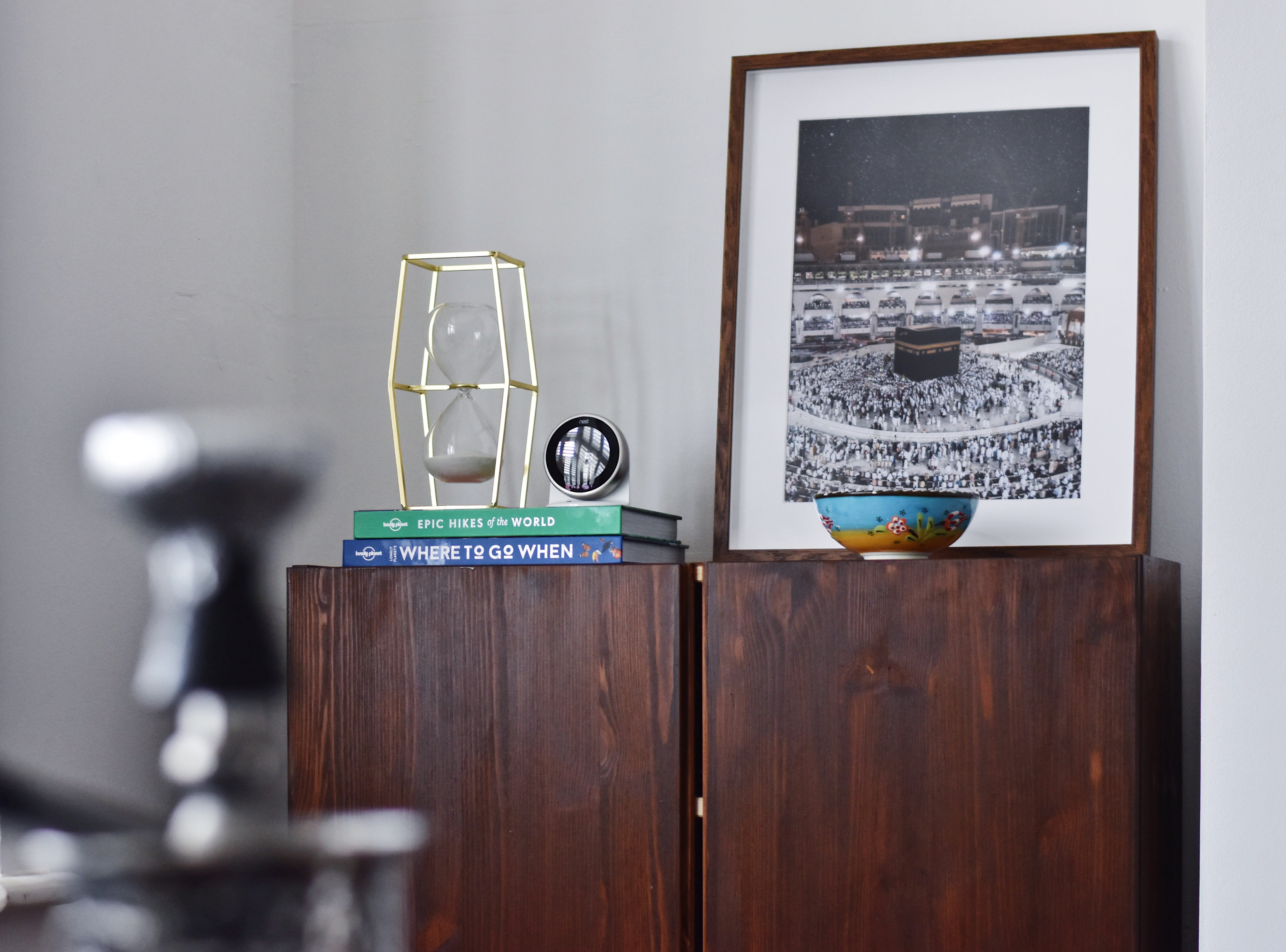 home decor, wooden, still life, no people, wood - material, islam, cabinet, hardwood, communication, brown, interior design, muslim, floor, shelf, entrance, HD Wallpaper