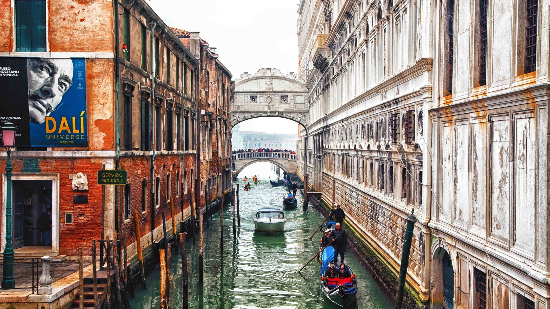 Italy, nautical vessel, day, canal, mode of transportation, bridge - man made structure, travel, gondola - traditional boat, incidental people, 1080P, HD Wallpaper