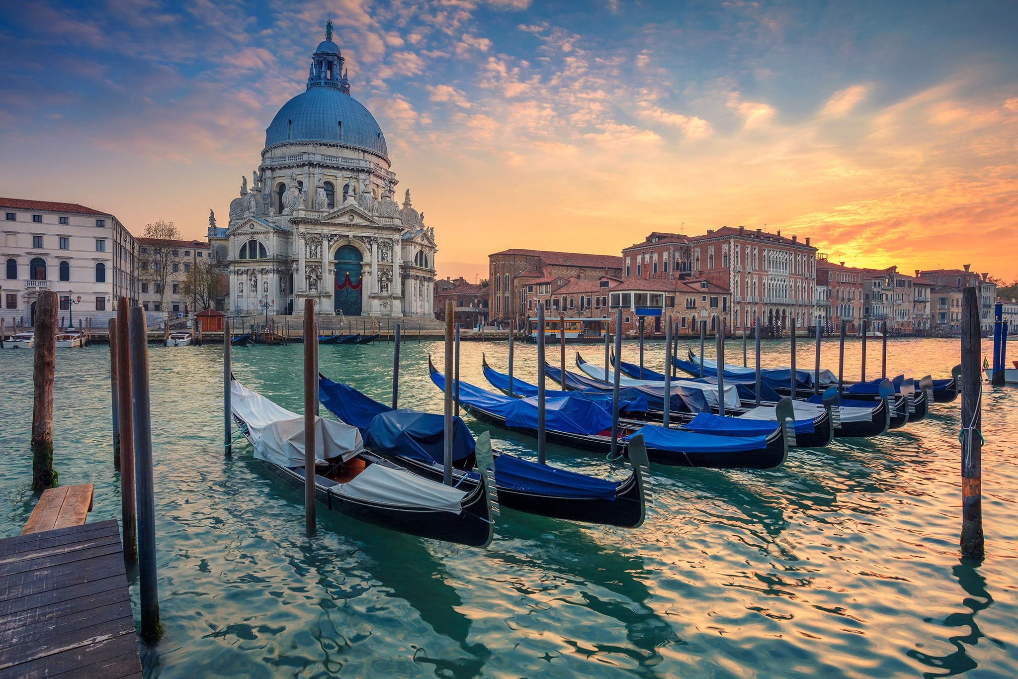 post, gondola - traditional boat, cloud - sky, wooden post, architecture, travel destinations, The Grand Canal, boats, Italy, built structure, belief, Cathedral, HD Wallpaper