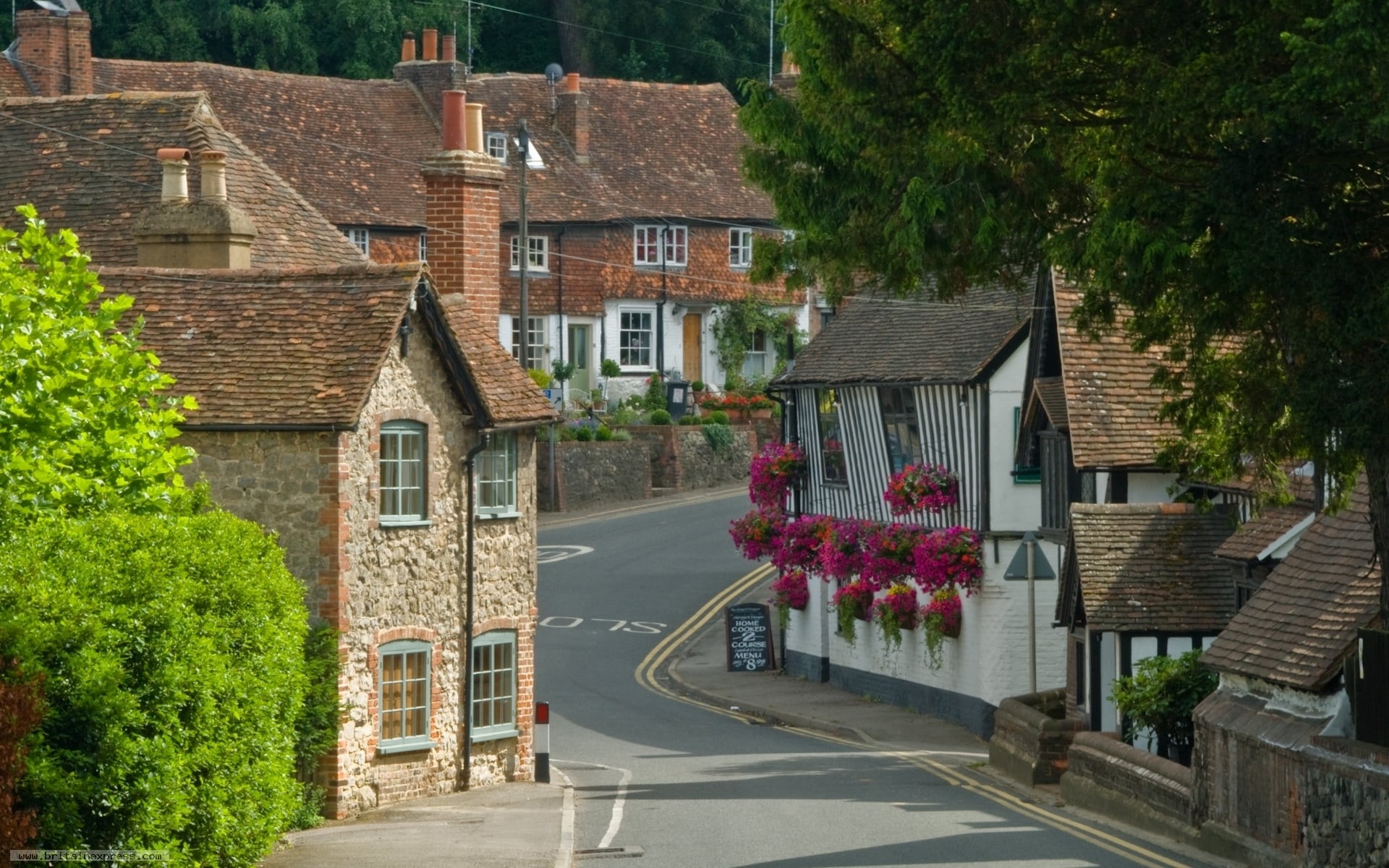 color Image, history, travel, tourism, famous Place, tree, old-fashioned, England, sign, town, rural Scene, high angle view, window, roof, house, plant, HD Wallpaper