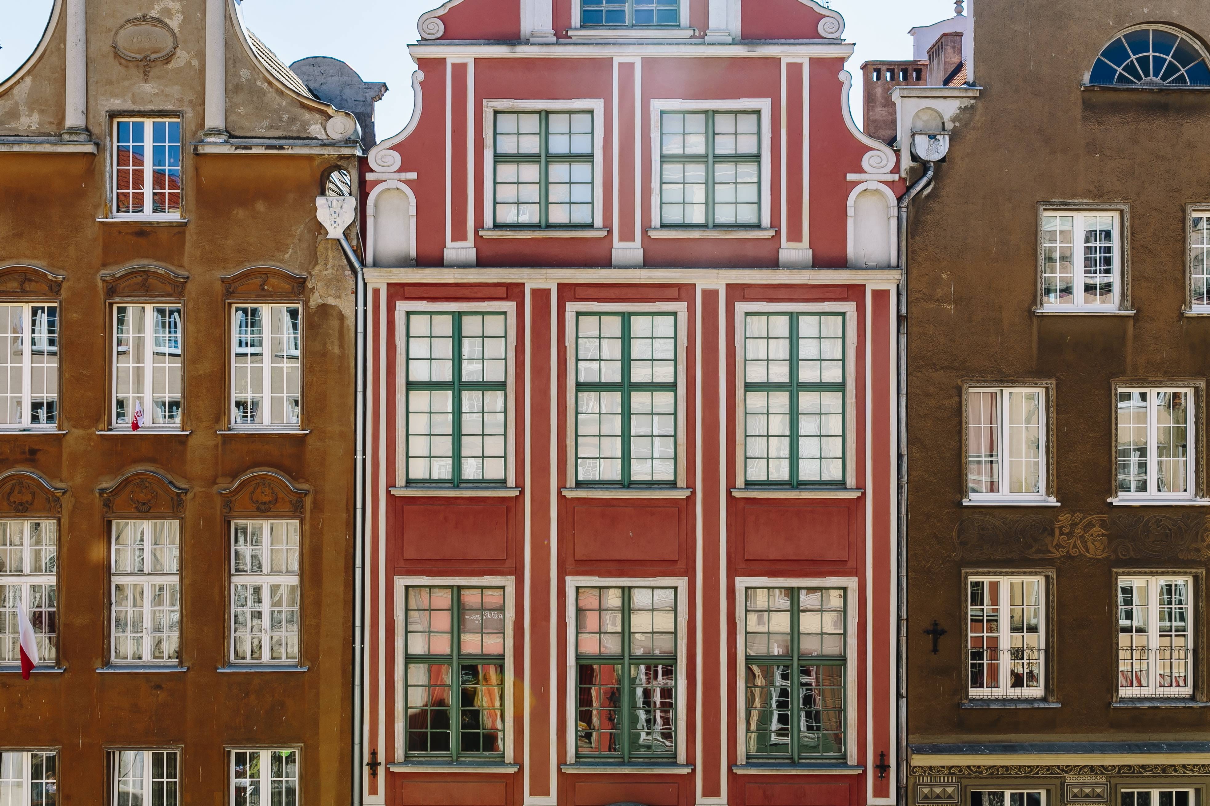 street, urban Scene, residential district, facade, glass - material, apartment, Poland, row house, house, europe, tenement house, street light, building Exterior, HD Wallpaper