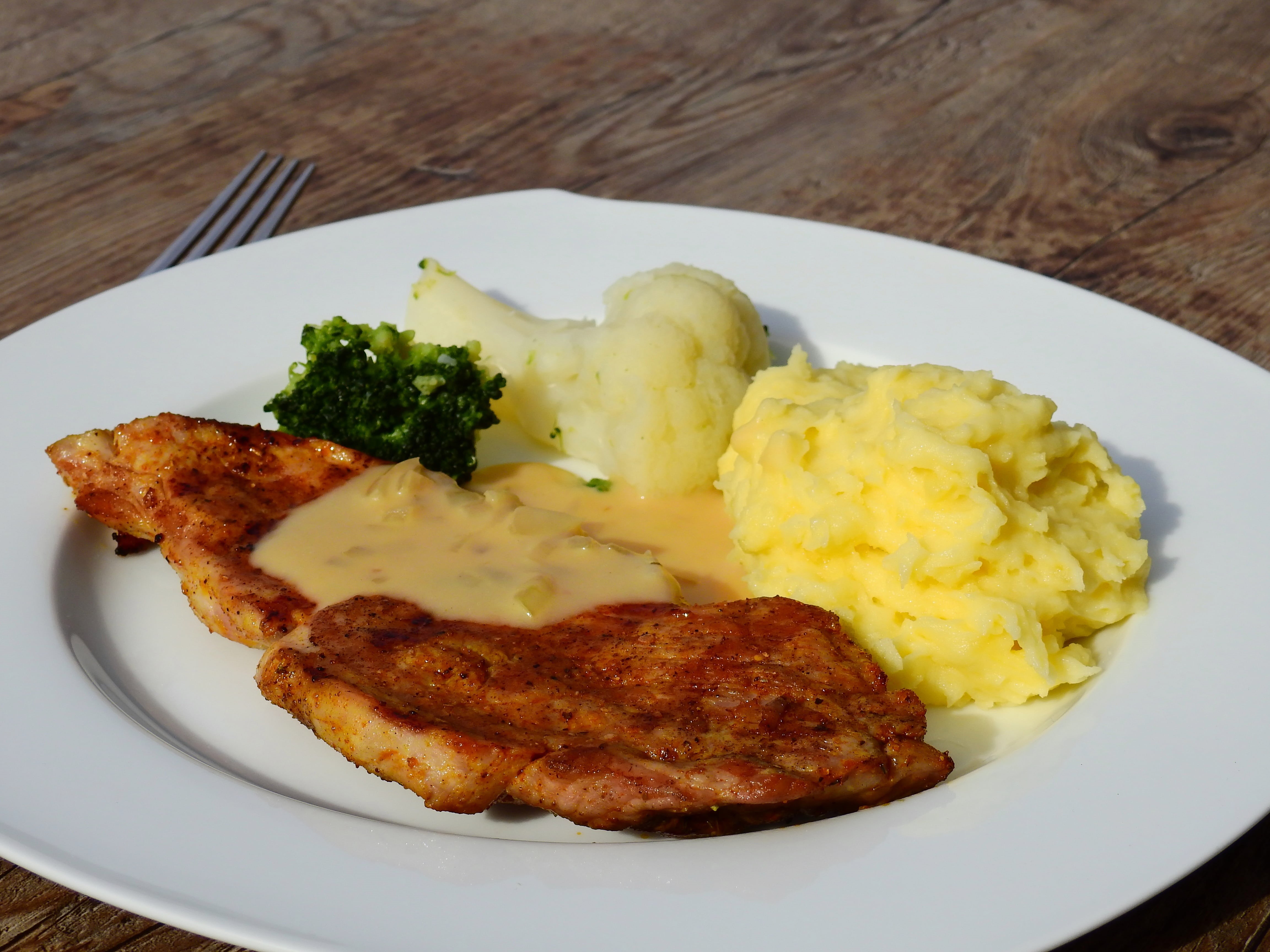 serving size, studio shot, food and drink, freshness, vegetables, sauce, cauliflower, puree, meal, broccoli, plate, temptation, no people, ready-to-eat, HD Wallpaper