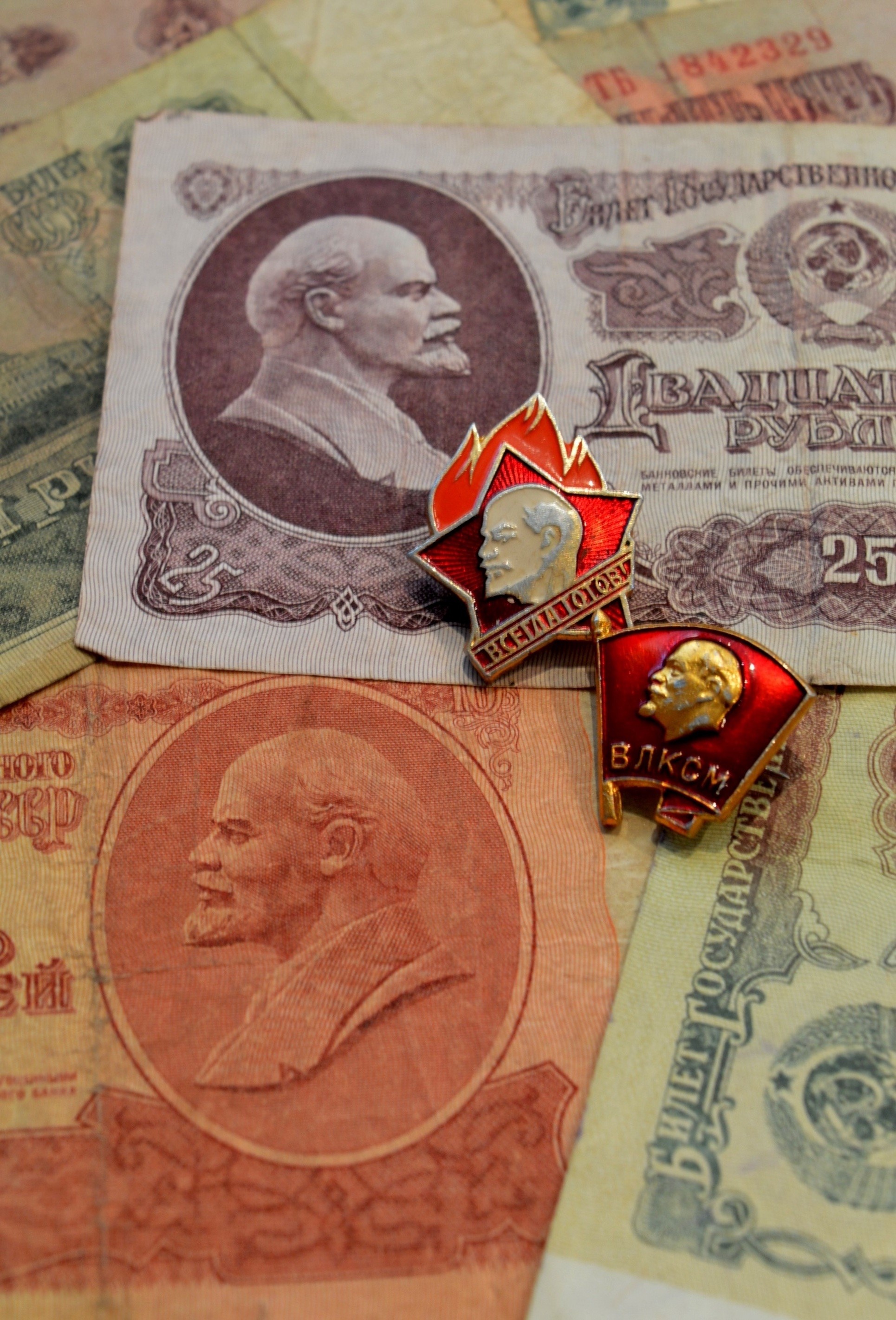 economy, communication, human representation, currency, paper, male likeness, still life, wealth, representation, business, backgrounds, lenin, paper currency, Phone HD Wallpaper