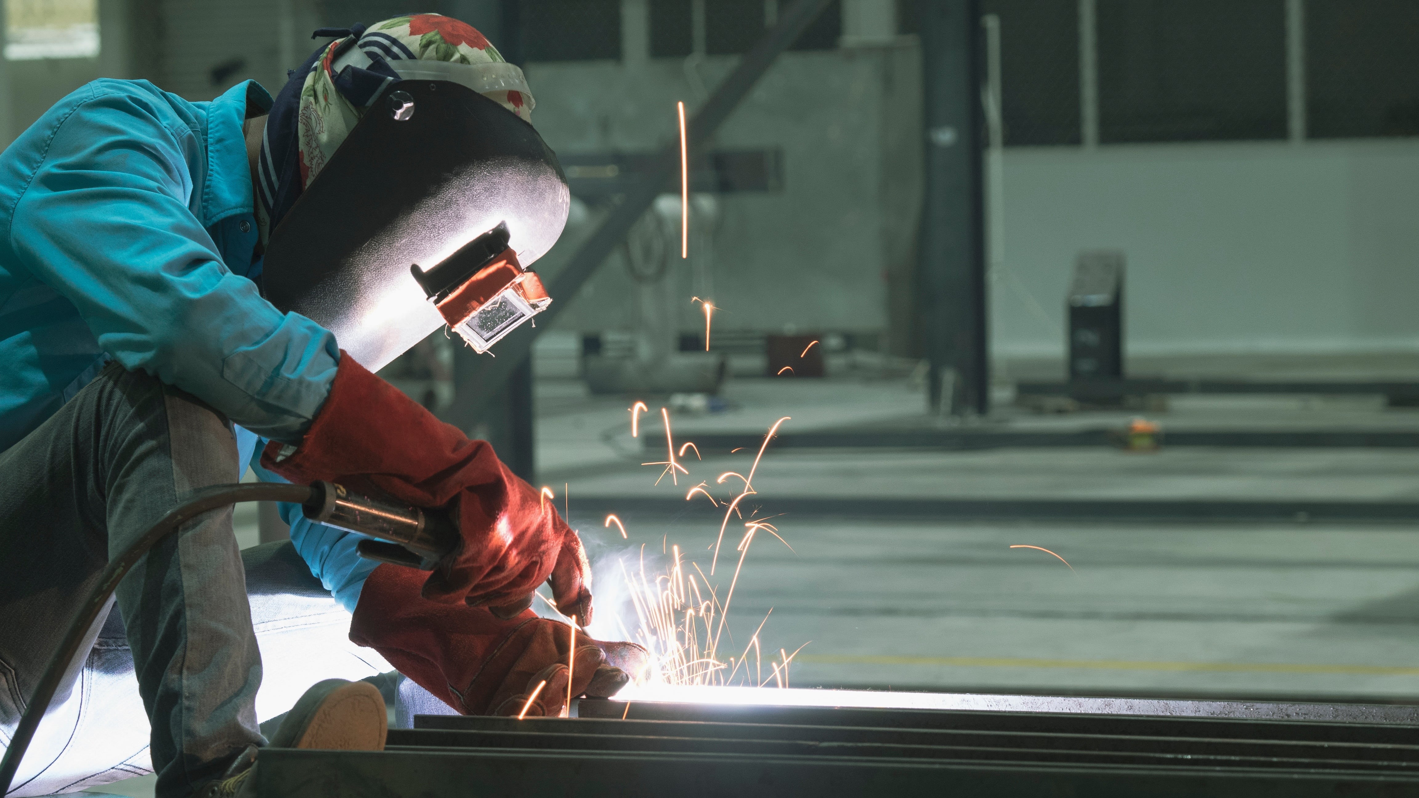 gloves, welding mask, sparks, 4K, metallurgical, welder, HD Wallpaper