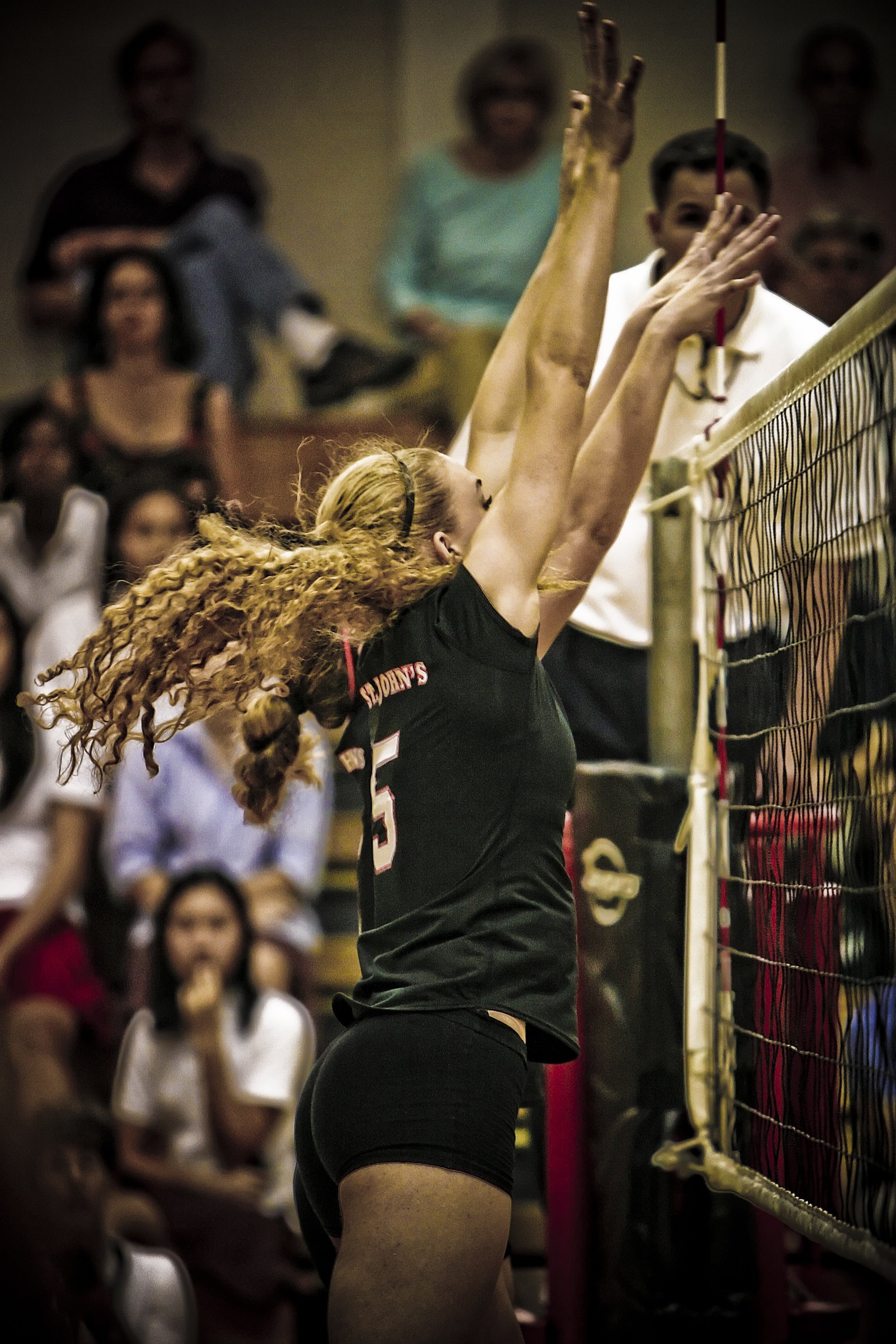 fit, event, incidental people, spectator, celebration, play, indoors, player, 2K, competition, girl, performance, blocking, volleyball, real people, women, Phone HD Wallpaper
