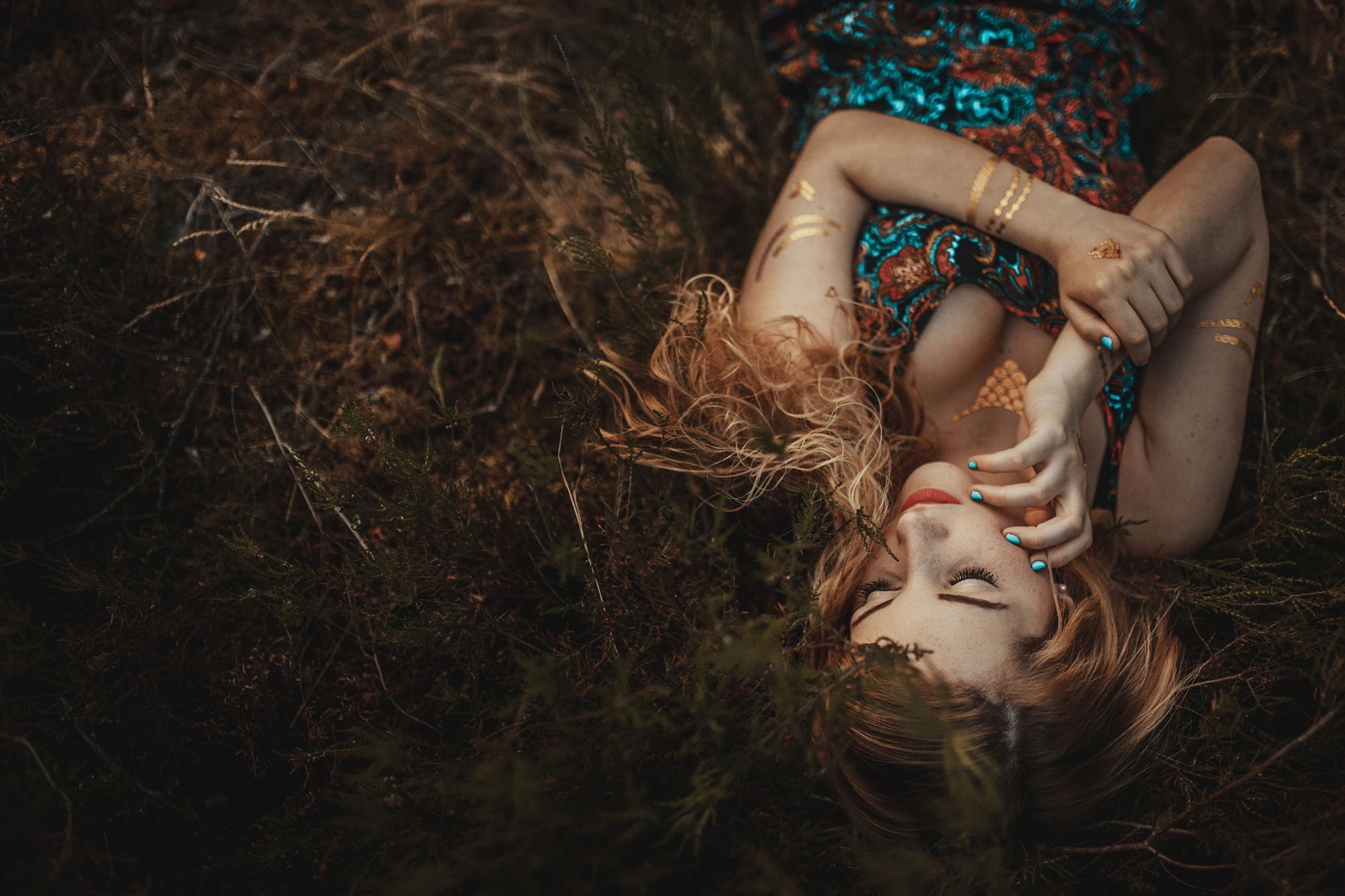 women, lying on back, blue nails, dress, 1080P, upside down, red lipstick, cleavage, wavy hair, women outdoors, model, colored nails, HD Wallpaper