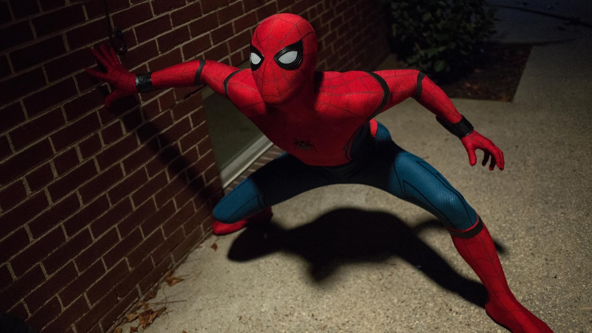 clothing, dark, fantasy, architecture, outdoors, adult, aggression, real people, portrait, high angle view, one person, shadow, spider-man, nature, Spider-Man: Homecoming (2017), HD Wallpaper