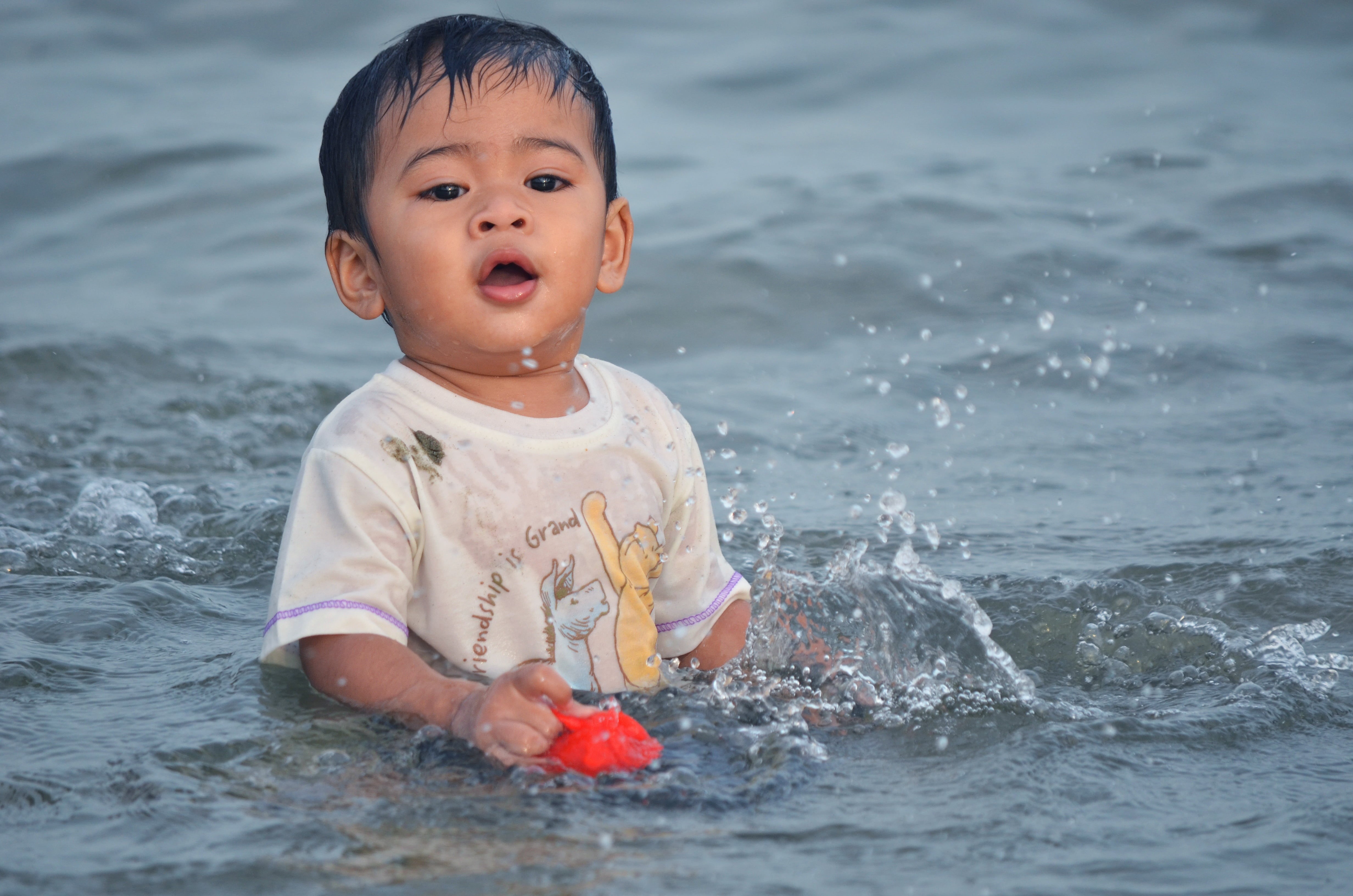cute, holiday, little, boy, child, real people, sea, beach, family, males, men, innocence, outdoors, boys, activity, day, kid, looking away, front view, HD Wallpaper
