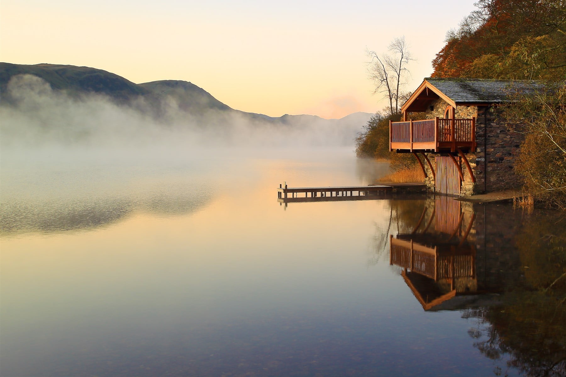 trees, water, colour, boathouse, lakeside, cabin house, Early Morning, autumn, 720P, house, sky, nature, scenics, English lakes, cabin, reflection, Dawn, HD Wallpaper
