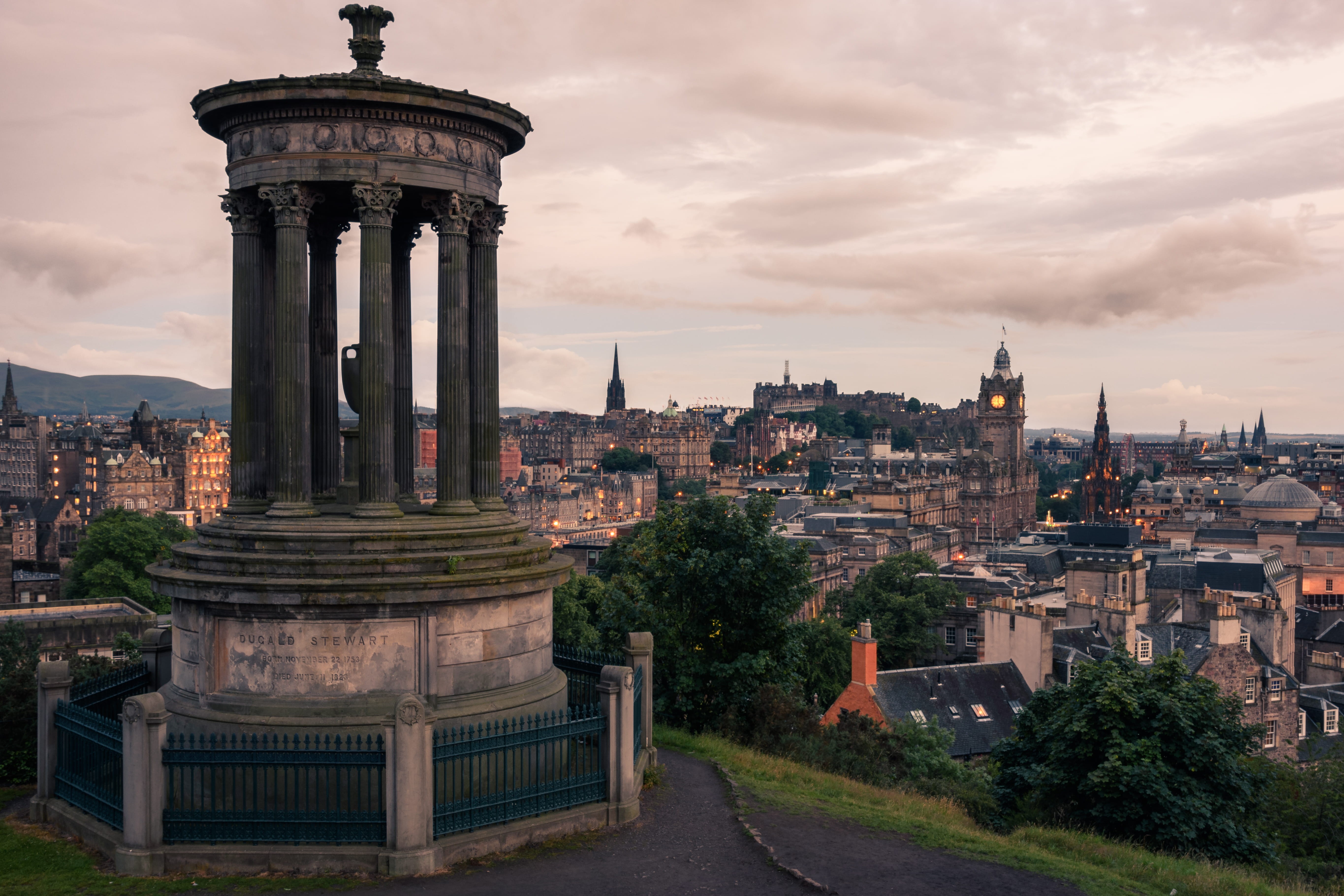 cloud - sky, skyscraper, outdoors, sunrise, old, uk, architectural column, no people, sky, edimburgo, regno unito, the past, building exterior, place of worship, HD Wallpaper