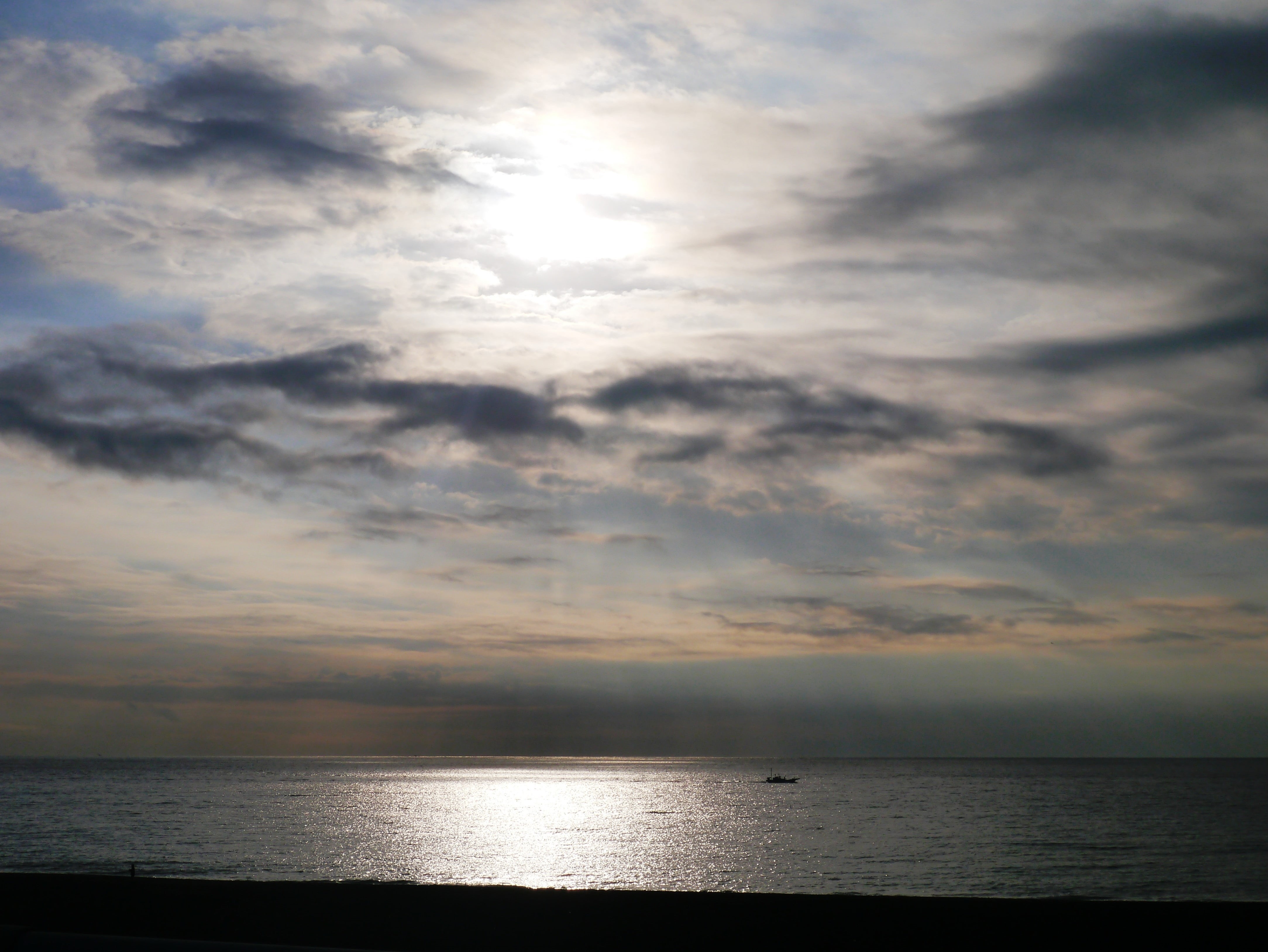 ripples, horizon over water, darkness, sunlight, ink wash, fishing boat, cloud - Sky, dusk, reflection, scenics - nature, sandy, cloudscape, tranquility, HD Wallpaper