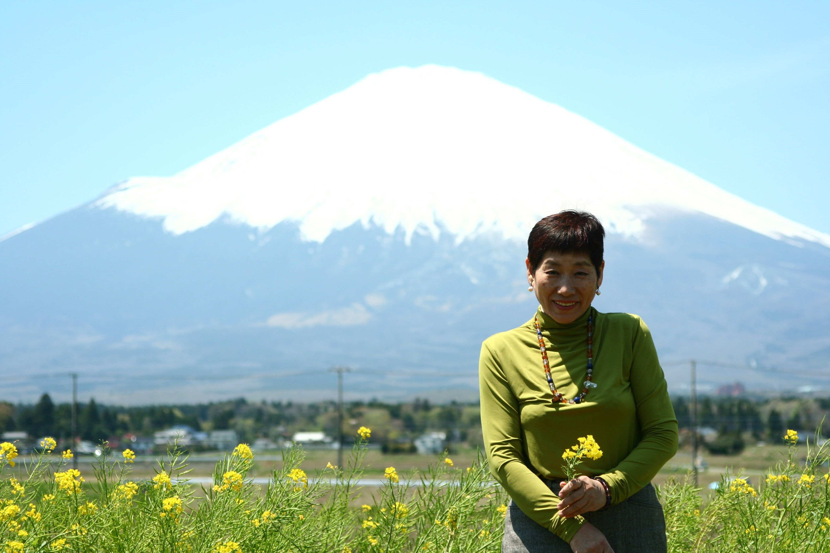 shizuoka prefecture, non-urban scene, scenics - nature, gotemba, outdoors, one person, mt fuji, people, lifestyles, antomasako, rape blossoms, leisure activity, HD Wallpaper