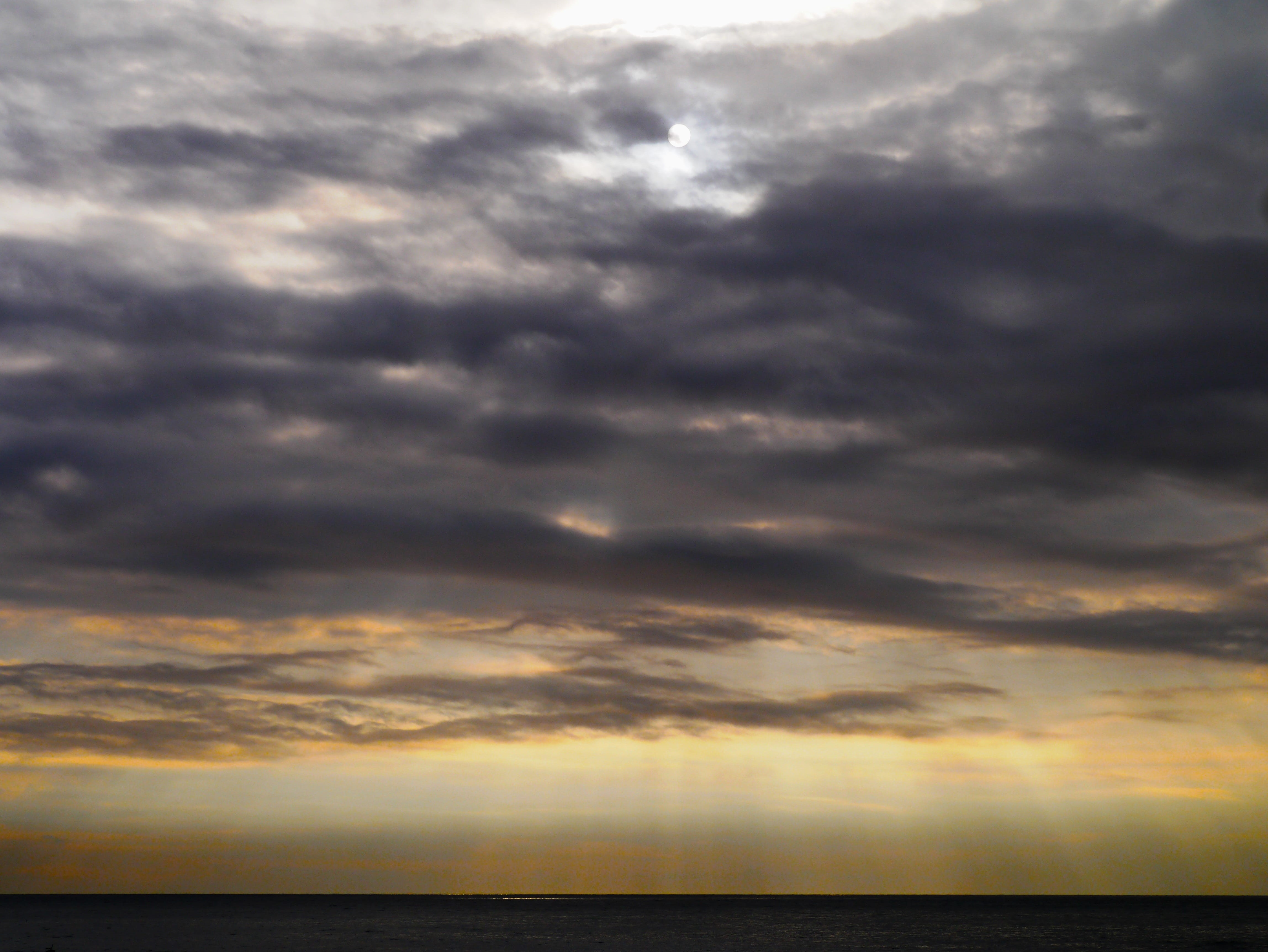 sunset, beauty in nature, sun, izu, Sea, horizon, fishing boat, overcast, Morning, ominous, black and white, tranquil scene, cloud, sandy, dramatic sky, HD Wallpaper