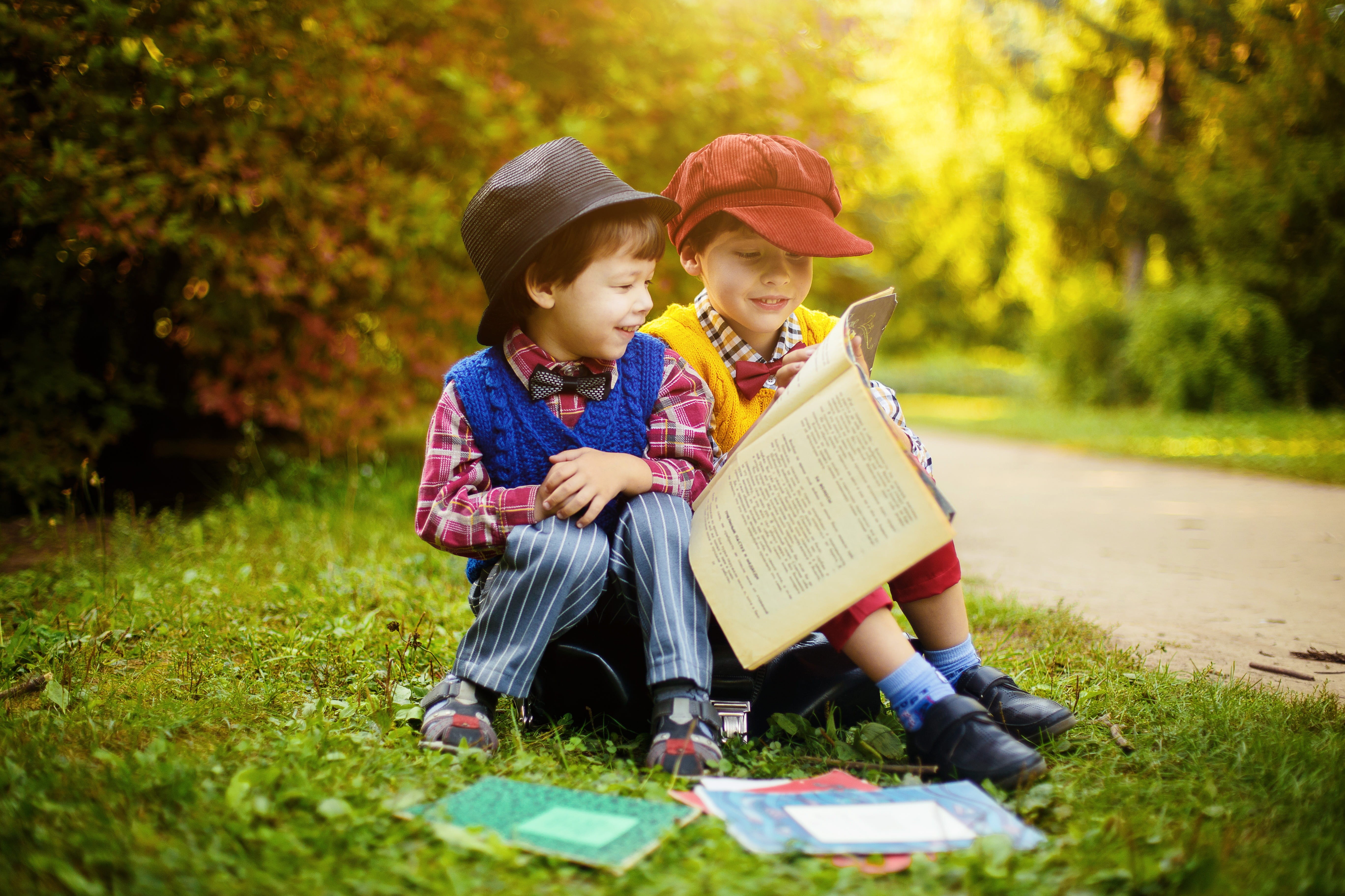 children, boys, innocence, hat, 5K, sister, glade, casual clothing, kids, full length, plant, baby, two, vintage, arboretum, kid, two people, brother, HD Wallpaper