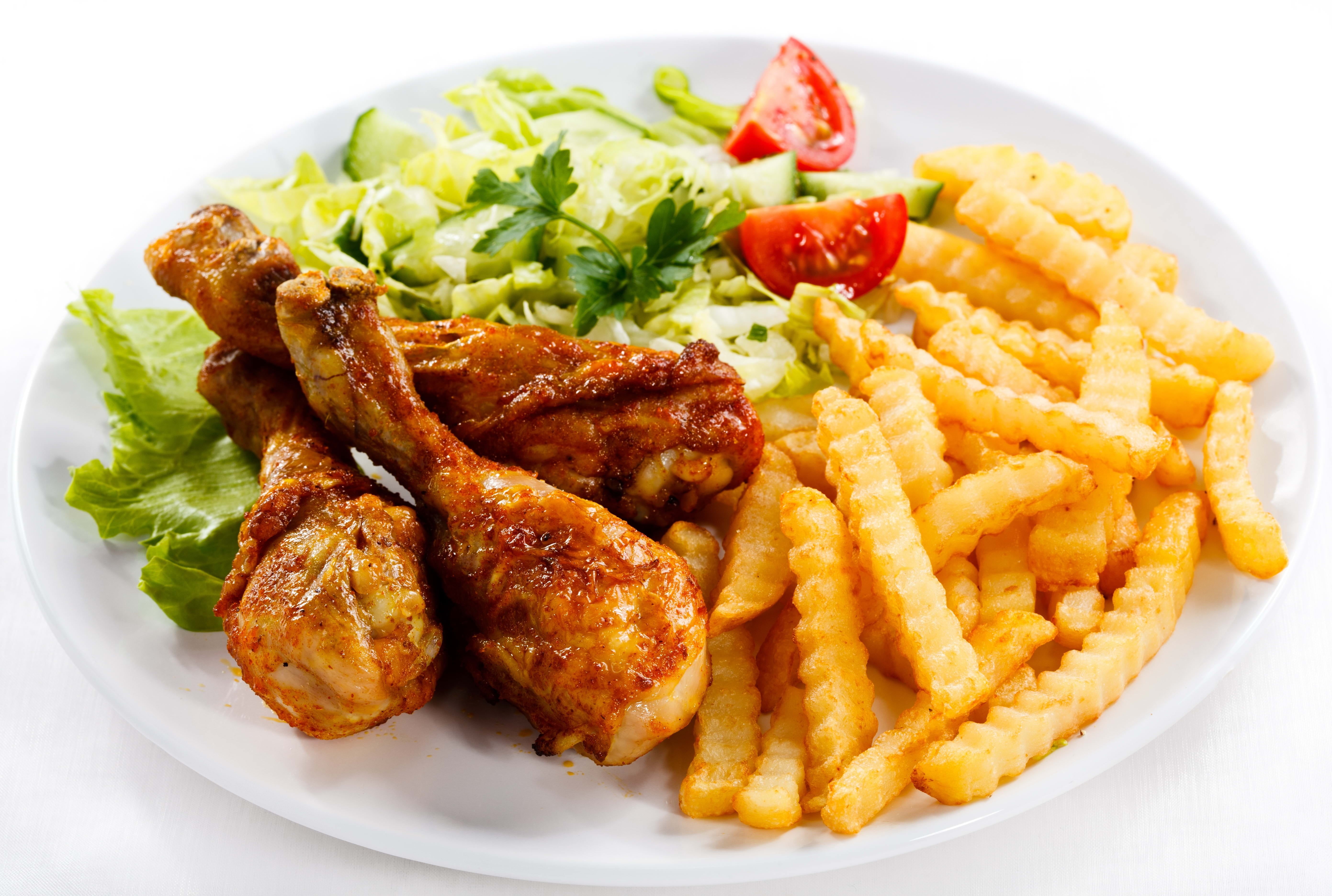 grilled, white, indoors, prepared Potato, no people, crockery, fries, fast food, meal, chicken Meat, vegetable, restaurant, lunch, freshness, salad, potato, HD Wallpaper