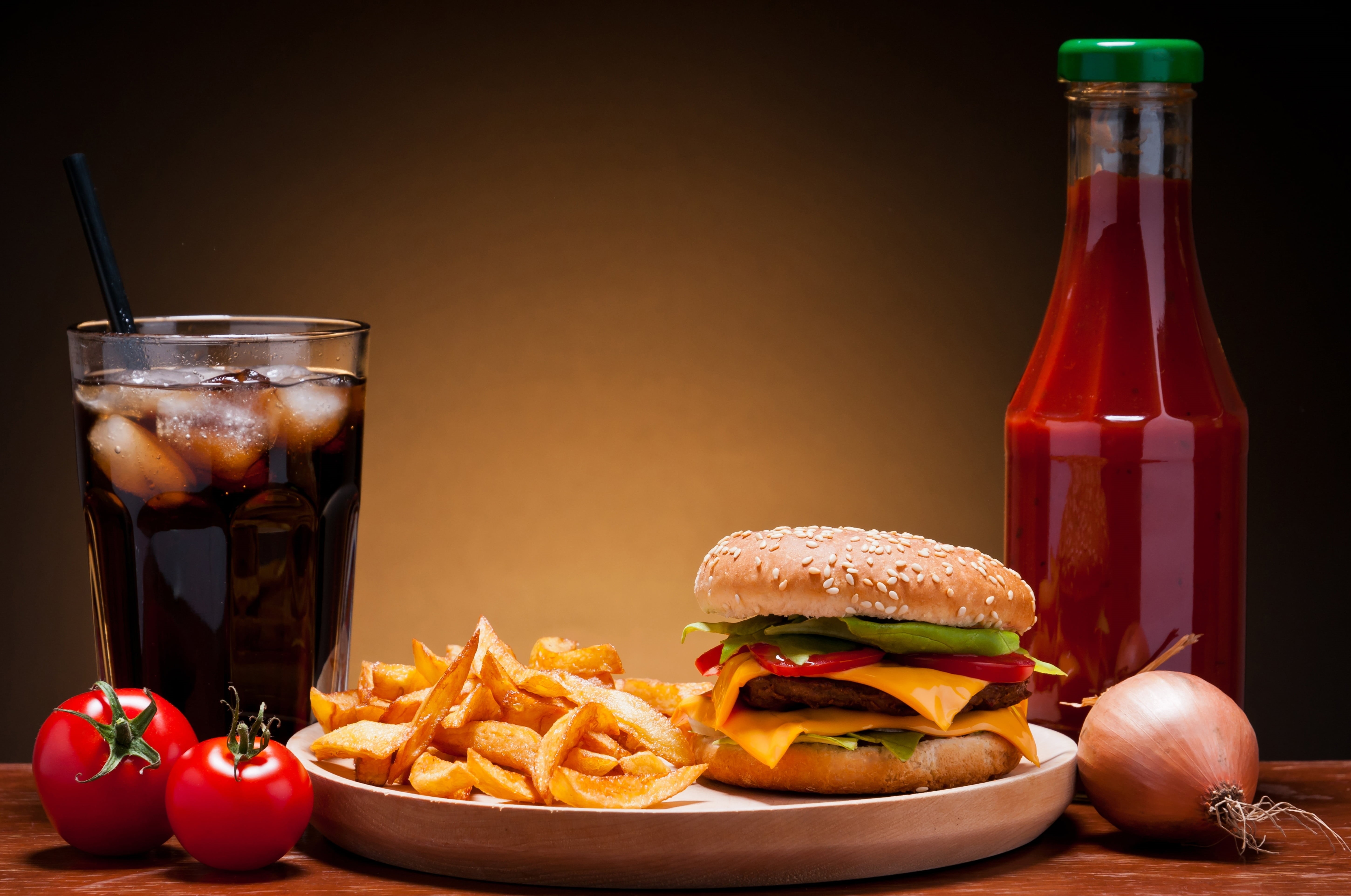refreshment, american Culture, meal, fries, salad, fried, beer - Alcohol, wood - Material, barbecue, red, sesame, table, prepared Potato, cola, gourmet, HD Wallpaper