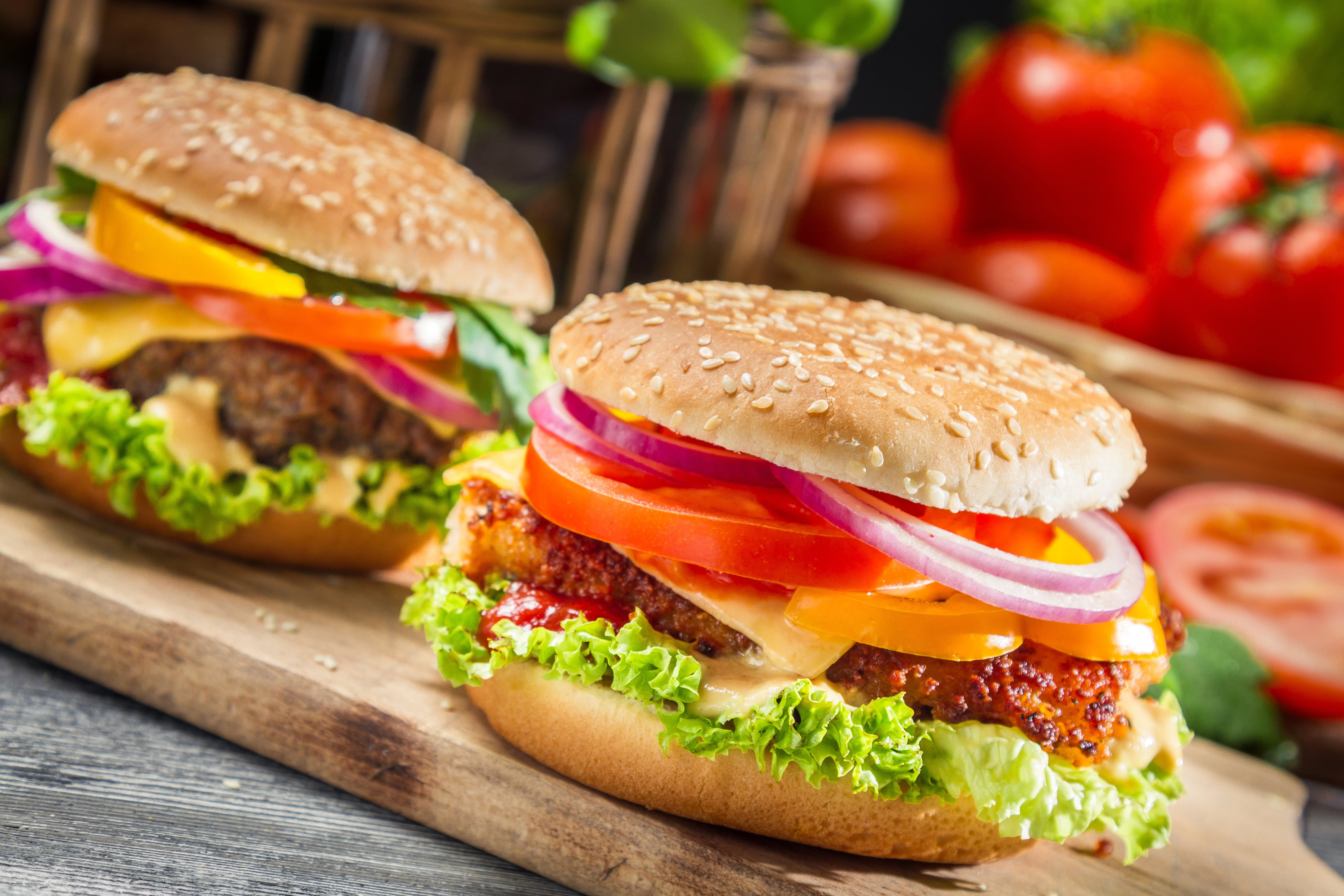 sesame, onion, cheeseburger, bun, rustic, large, tomato, fat, burger, two, red, side Dish, lettuce, wood - Material, selective Focus, grilled, cheese, unhealthy Eating, HD Wallpaper