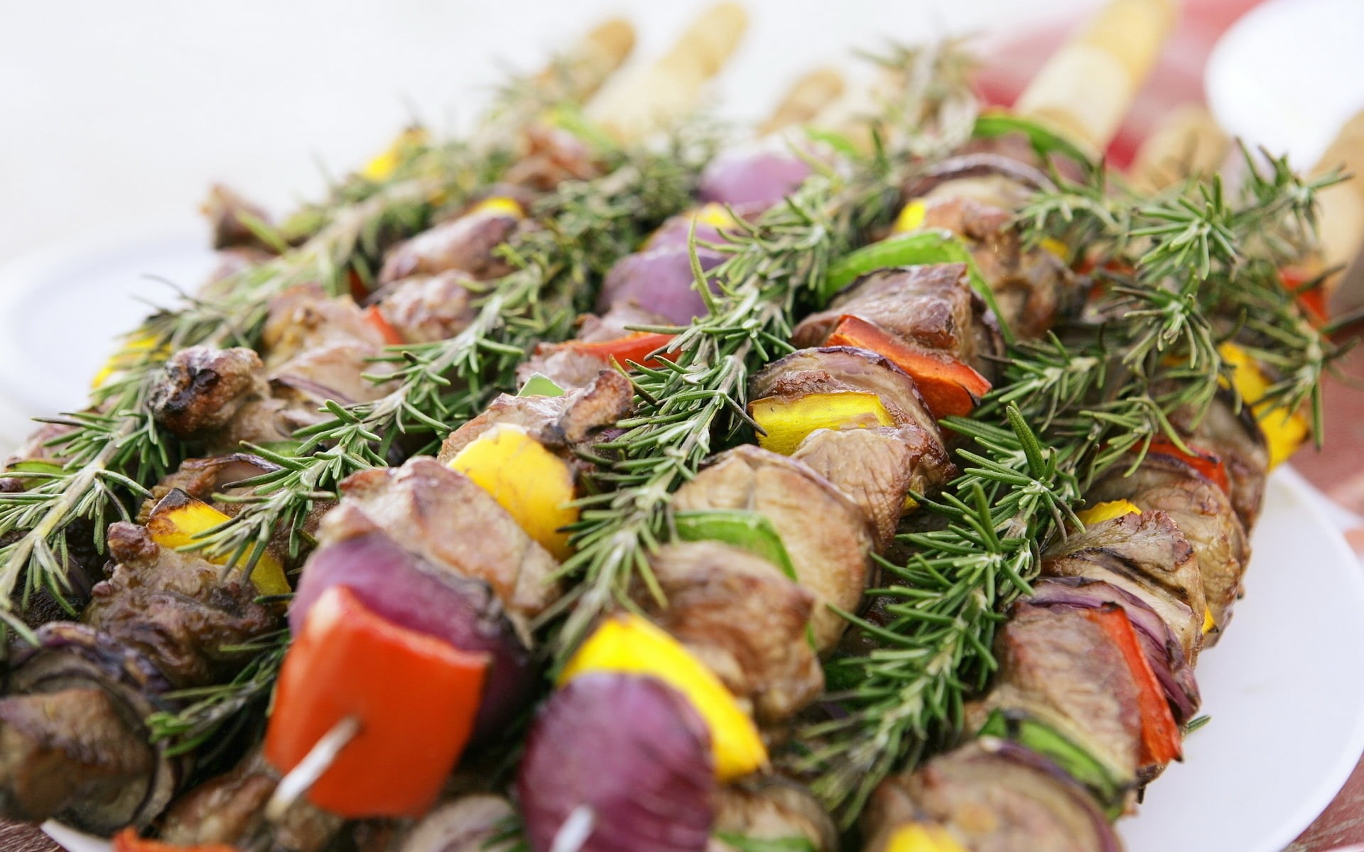 freshness, beef, lemon, vegetable, barbecue Grill, refreshment, wellbeing, gourmet, seafood, lettuce, indoors, no People, dinner, restaurant, still life, HD Wallpaper