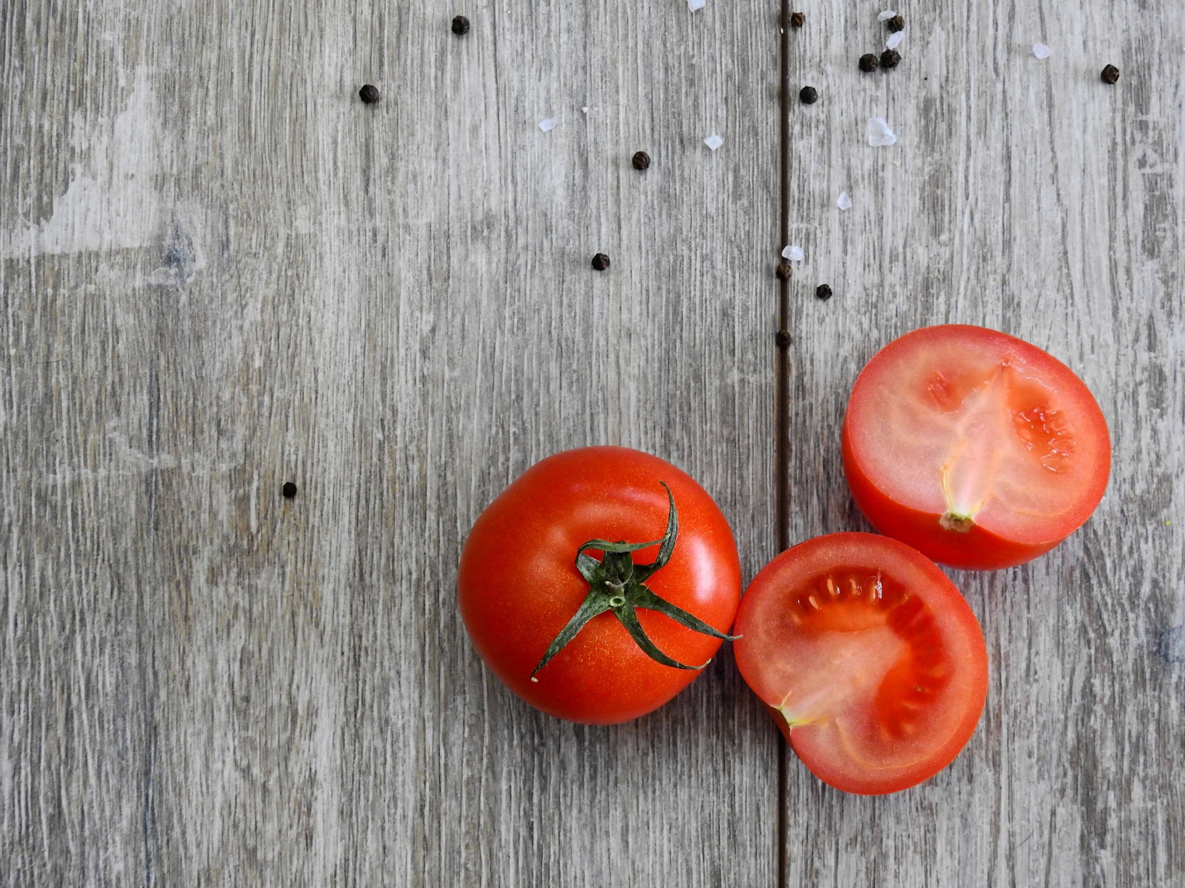 health, healthy, indoors, tomato, delicious, fruit, 4K, vegetables, red, no people, fresh, wellbeing, wood - material, eat, pepper, selective color, wooden, HD Wallpaper