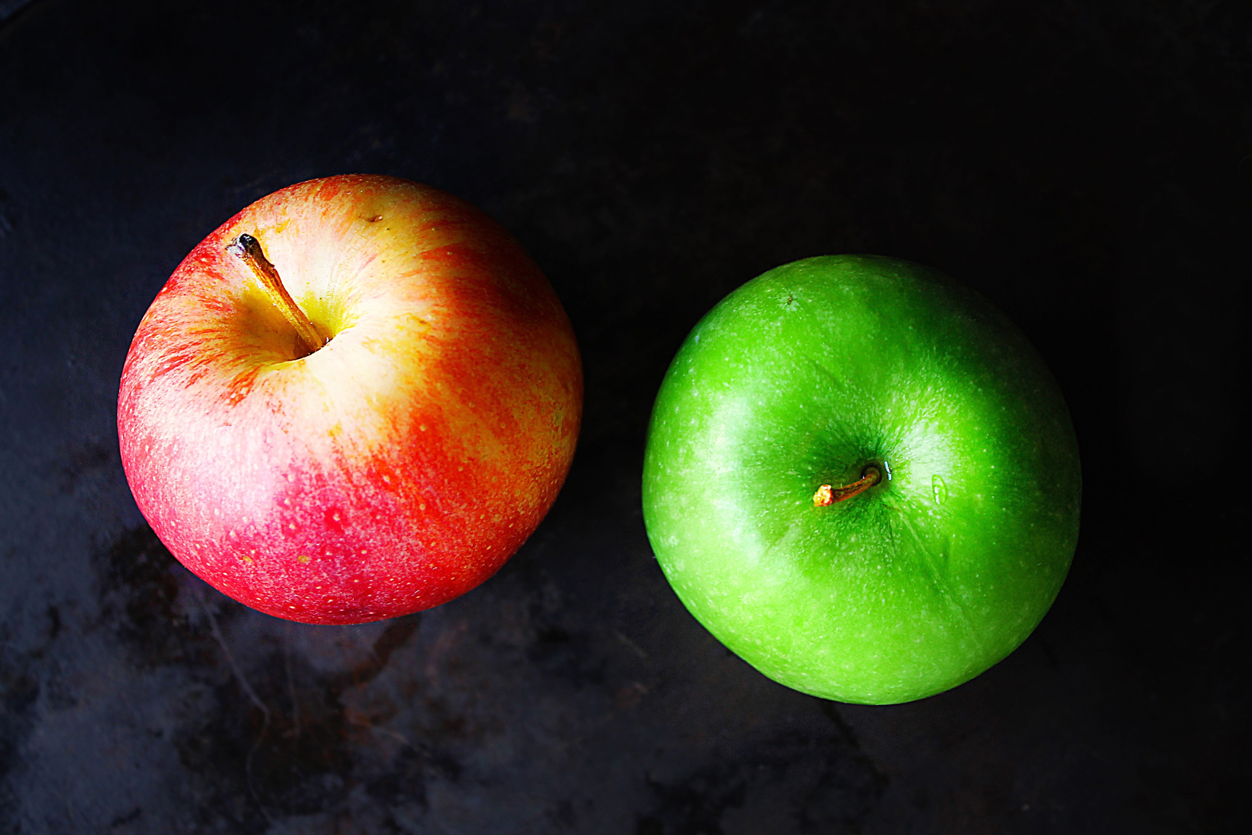 granny smith apple, 4K, red, fruit, apple - Fruit, no people, healthy, dark, nature, group of objects, food And Drink, studio shot, healthy lifestyle, HD Wallpaper