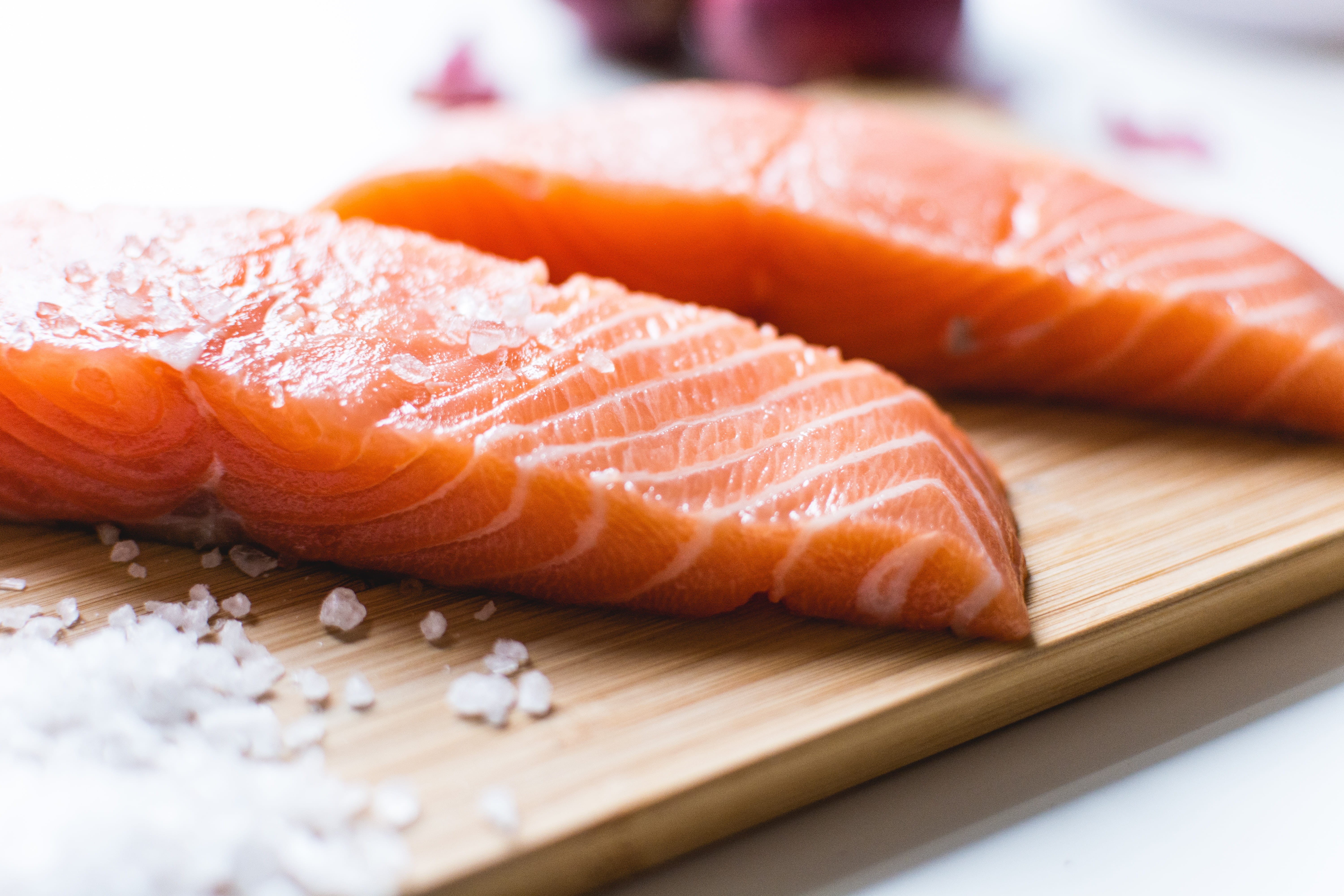 chopped, seafood, gourmet, lemon, cutting board, fillet, freshness, Salmon, orange color, food And Drink, healthy Eating, wellbeing, preparation, fish, HD Wallpaper