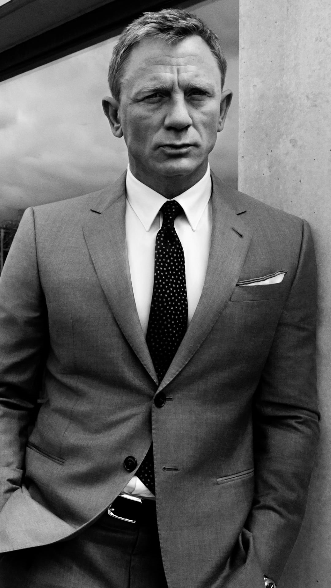 Daniel Craig, business, esquire, 1080P, actor, menswear, human face, waist up, craig, necktie, one person, uk, daniel, portrait, looking at camera, businessman, Phone HD Wallpaper