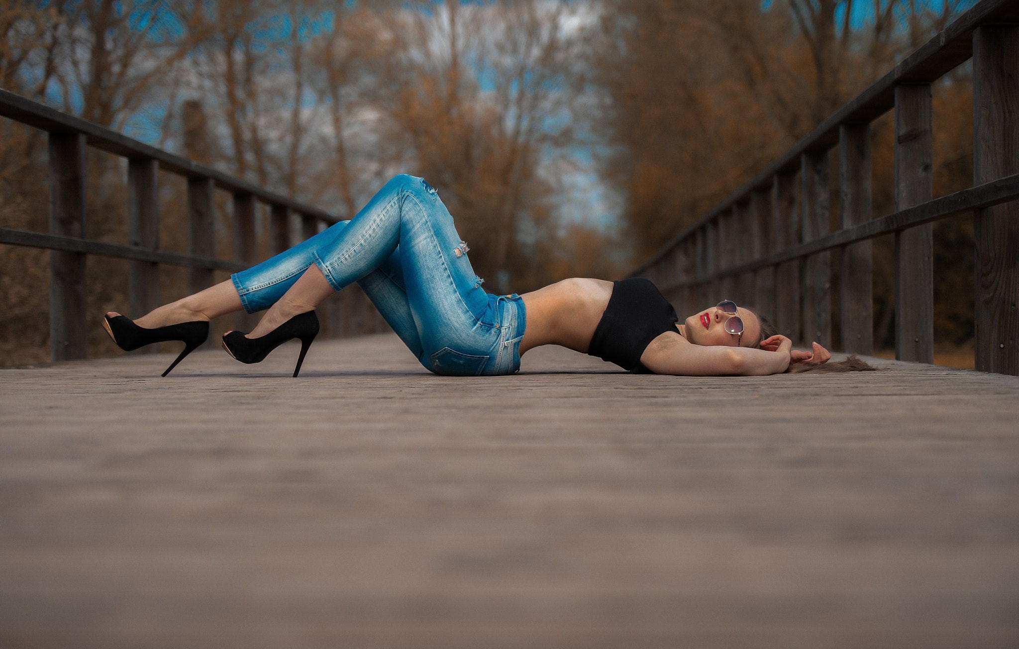 1080P, one person, women outdoors, healthy lifestyle, vitality, day, real people, lying on back, full length, jeans, red lipstick, closed eyes, sunglasses, HD Wallpaper