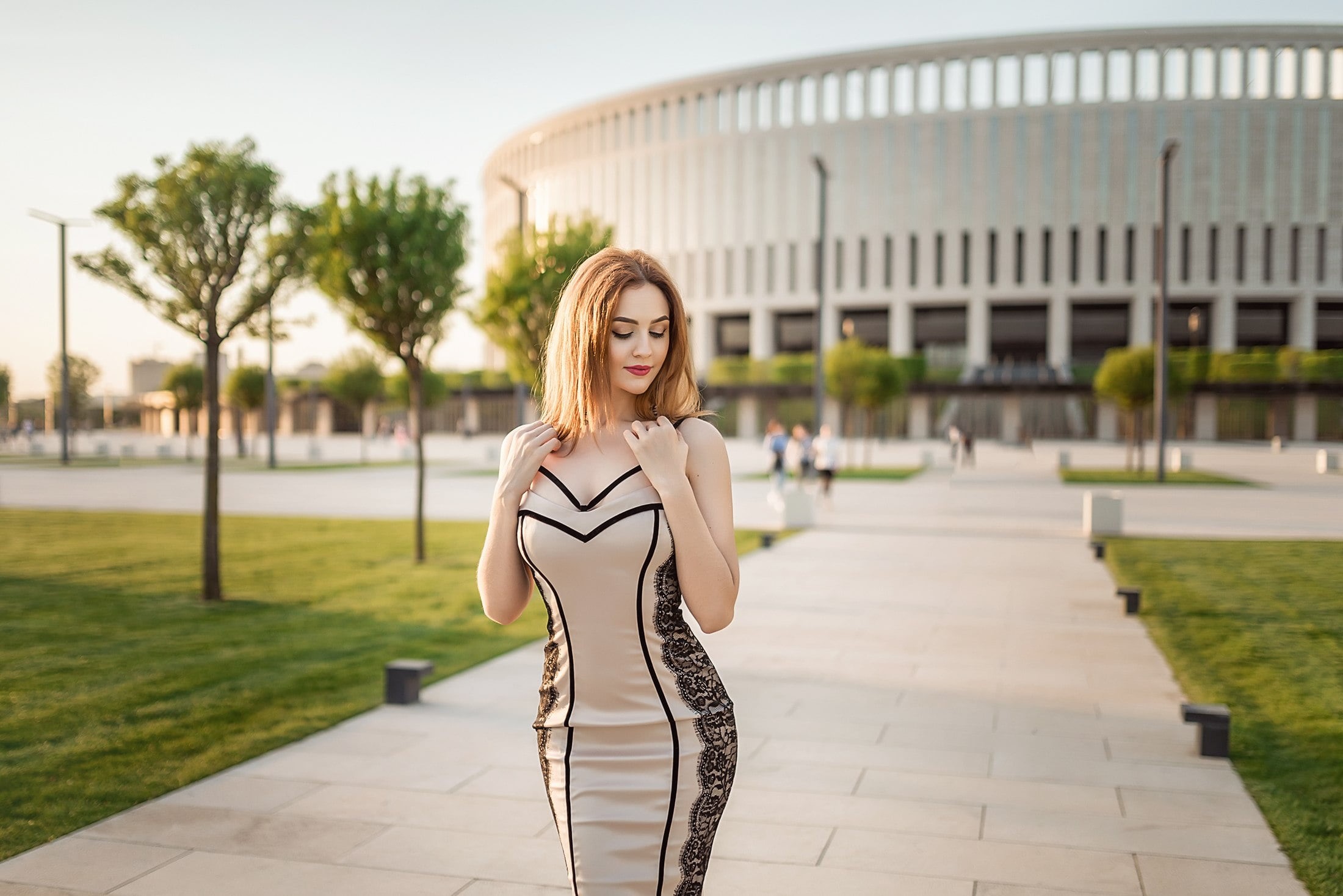 hair, young women, beauty, lifestyles, footpath, Georgy Dyakov, women, hairstyle, dress, day, architecture, front view, 1080P, portrait, one person, red lipstick, HD Wallpaper