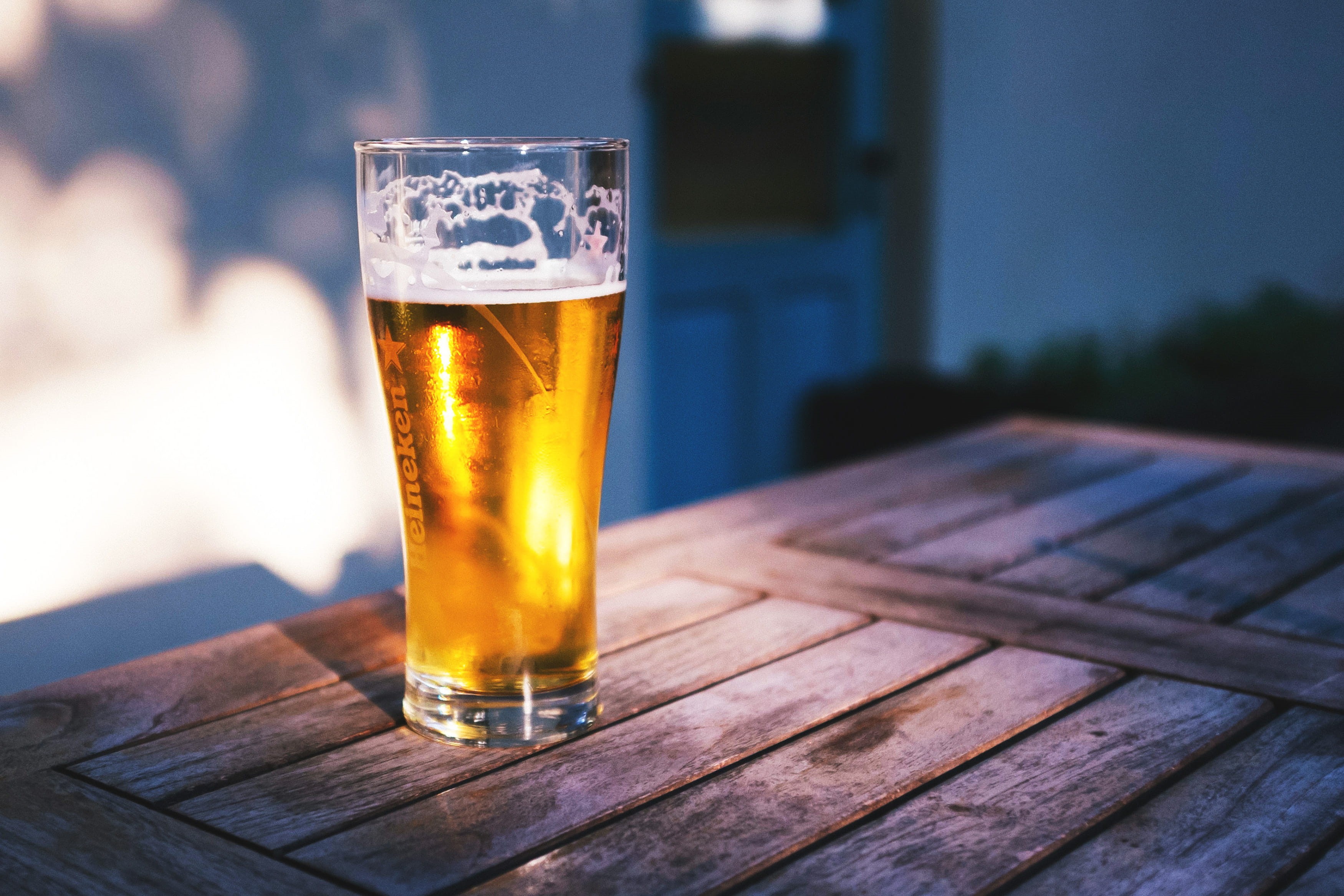 Glass of beer, focus on foreground, alcohol, wood - Material, household equipment, no people, cold - Temperature, refreshment, food/Drink, glass, still life, HD Wallpaper