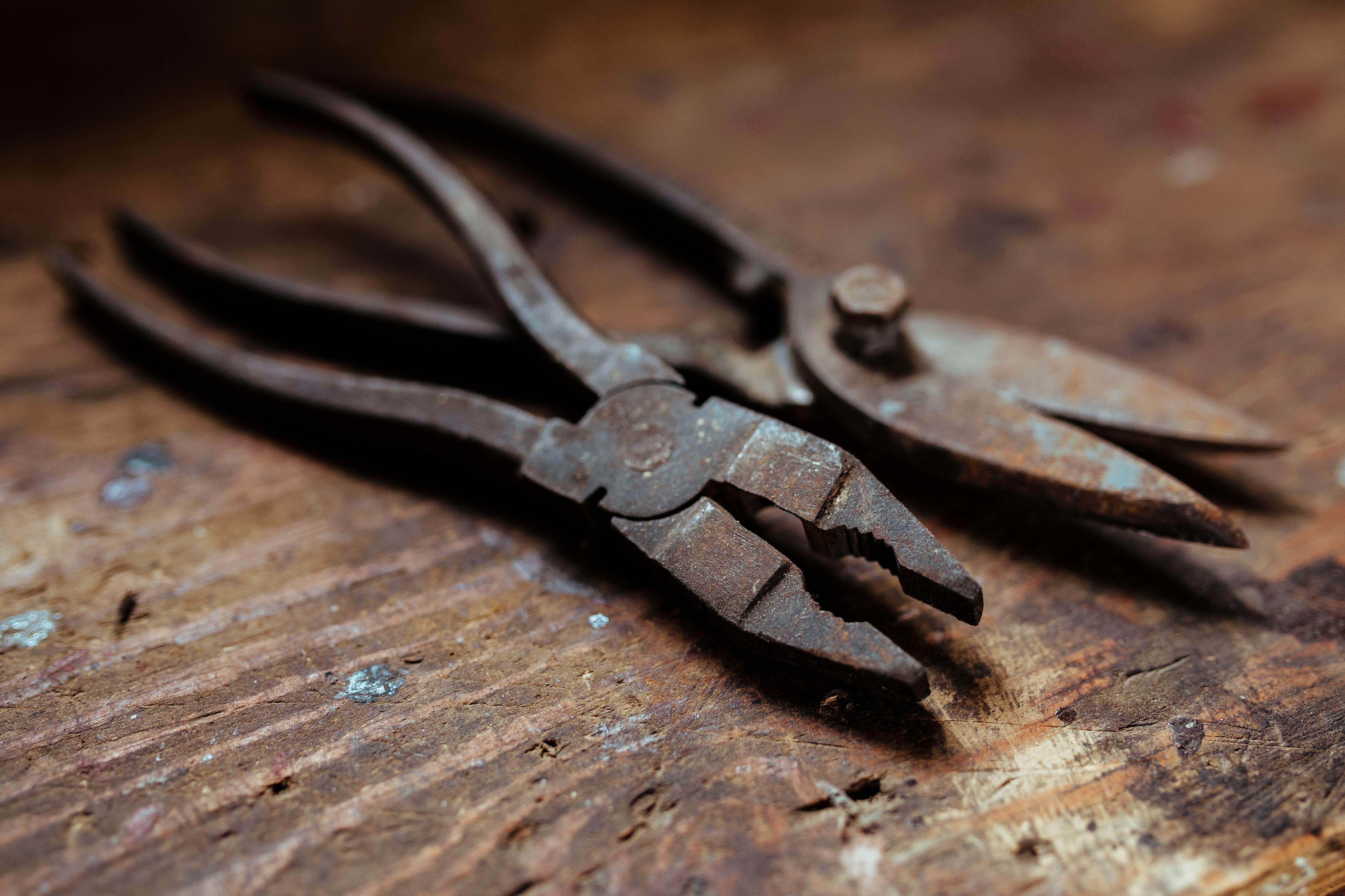 workshop, tool, old-fashioned, diy, repair, shed, selective focus, no people, wood - Material, steel, close-up, rusty, bolts, hand tool, day, still life, HD Wallpaper