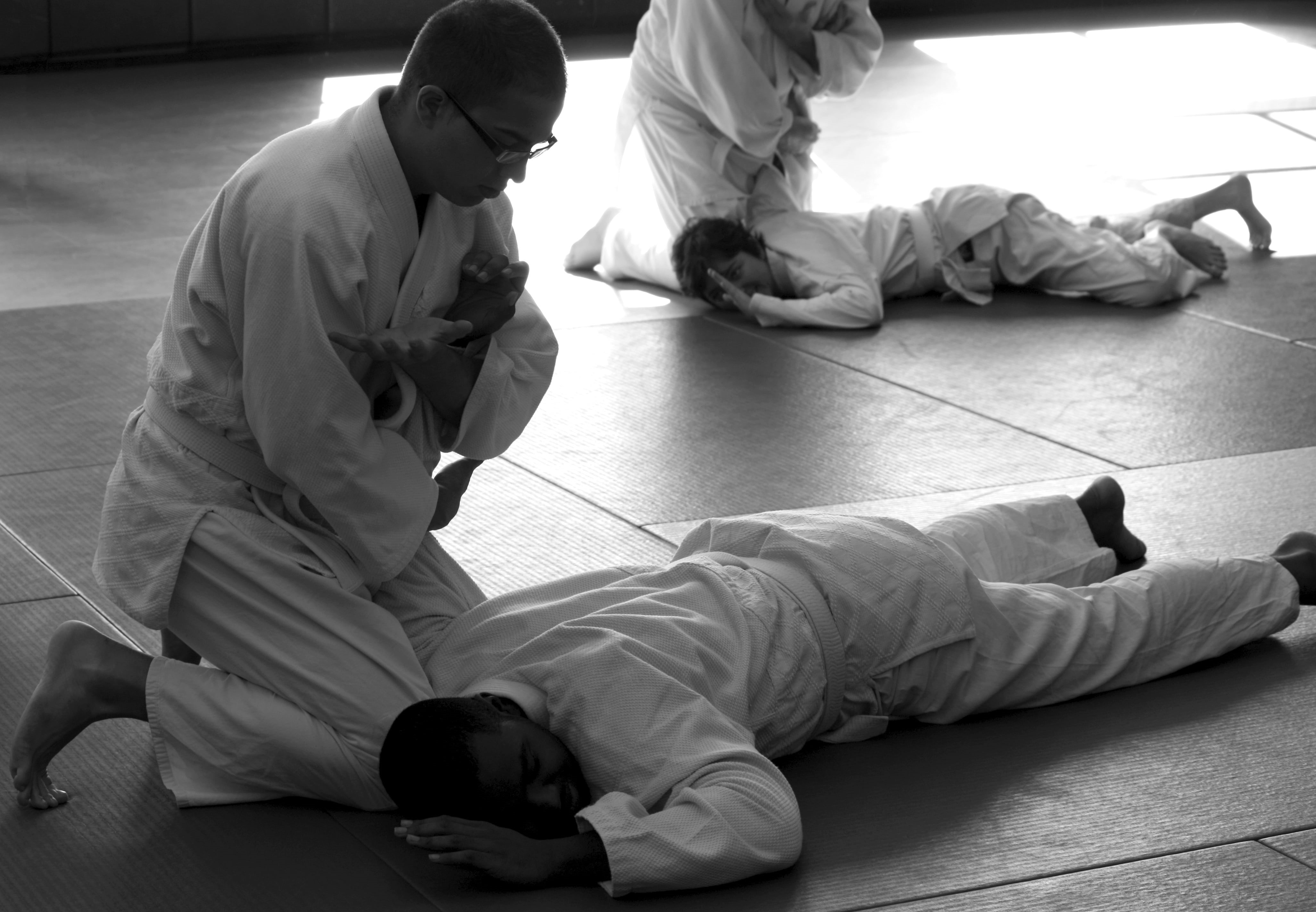 people, kneeling, real people, males, lying down, men, assistance, man, healthcare and medicine, clothing, skill, aikido, senseis, sunlight, two, martial arts, HD Wallpaper