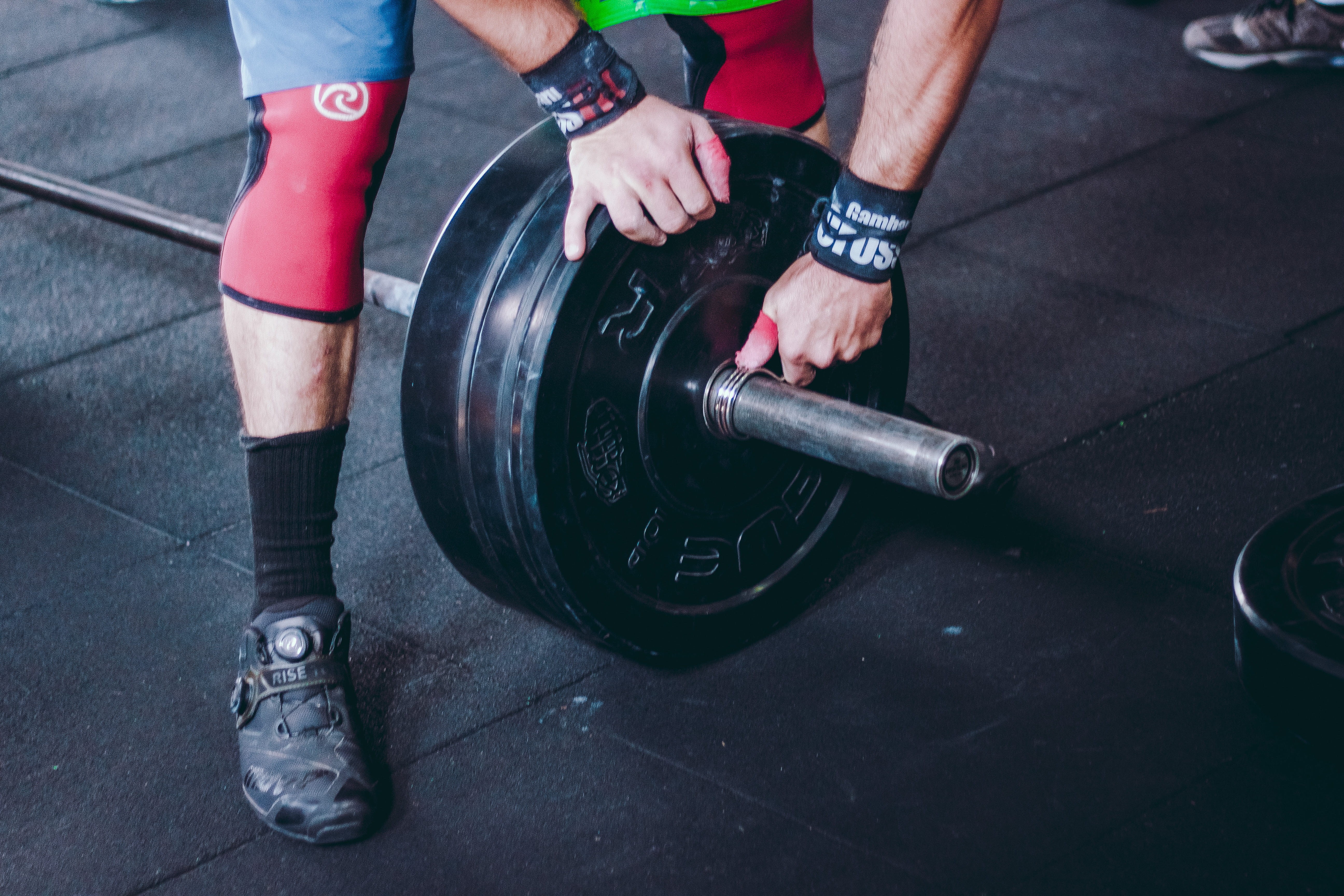 plate, footwear, weight, muscles, lifestyles, strength, man, brawny, sports equipment, exercising, bodybuilding, heavy, weight training, real people, body part, HD Wallpaper