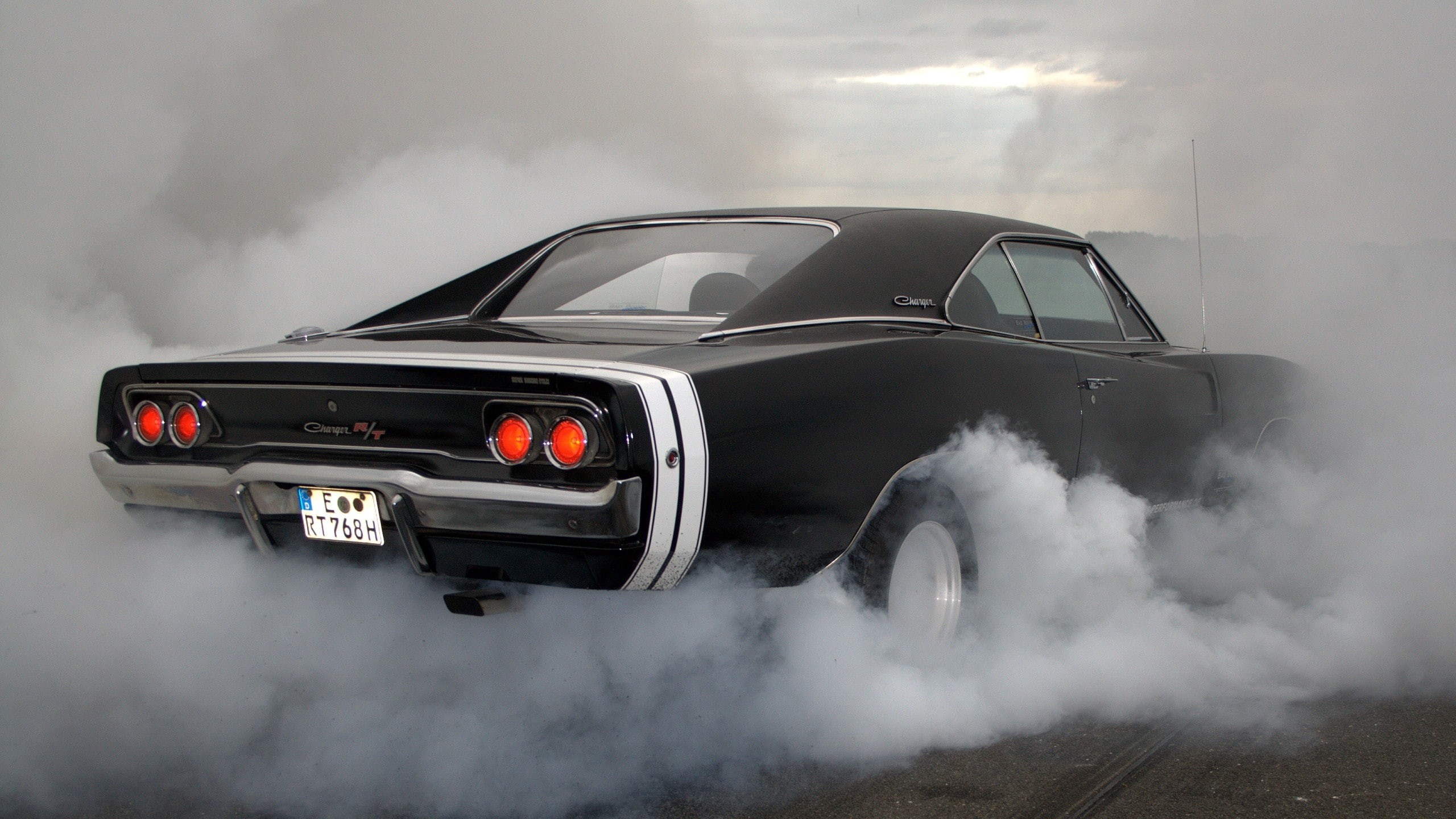 smoke - physical structure, warning sign, day, burnout, sign, car, motor vehicle, motorsport, transportation, 2K, cloud - sky, RT, Dodge, mode of transportation, HD Wallpaper