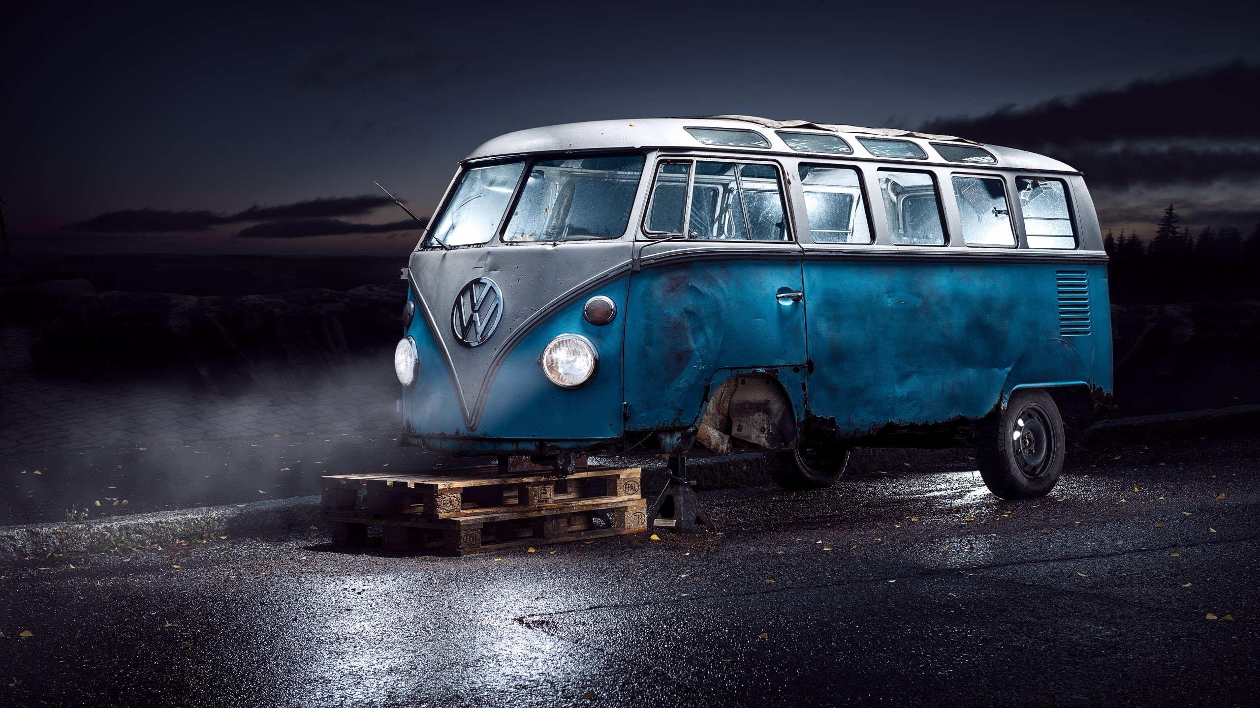 Volkswagen combi, wreck, dark, blue, night, wet street, vehicle, cyan, car, 2K, Volkswagen, HD Wallpaper