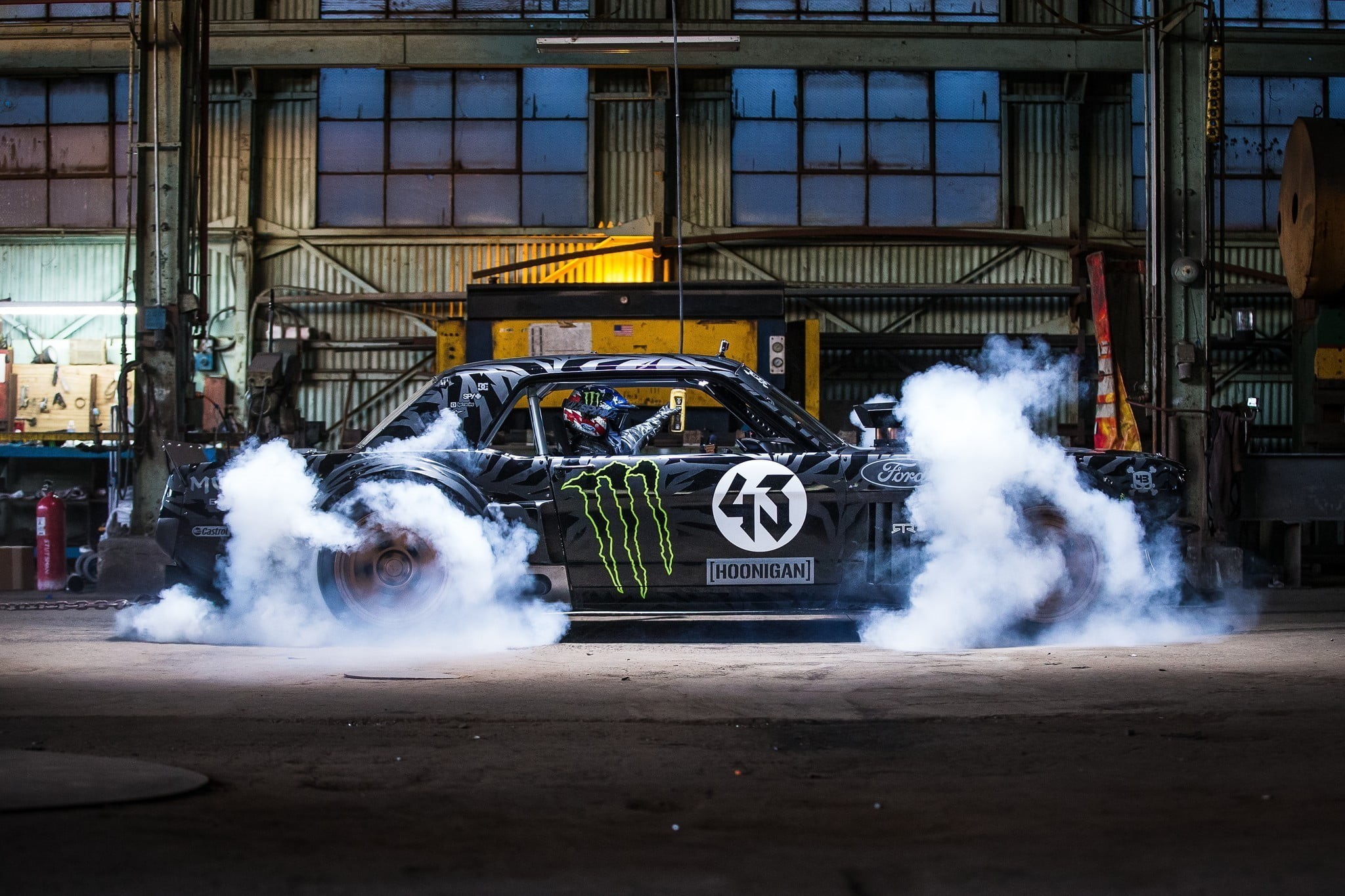 Hoonicorn, coupe, transportation, SEVEN, day, aggression, incidental people, mode of transportation, built structure, 1080P, Front, 845 hp, motion, blurred motion, HD Wallpaper