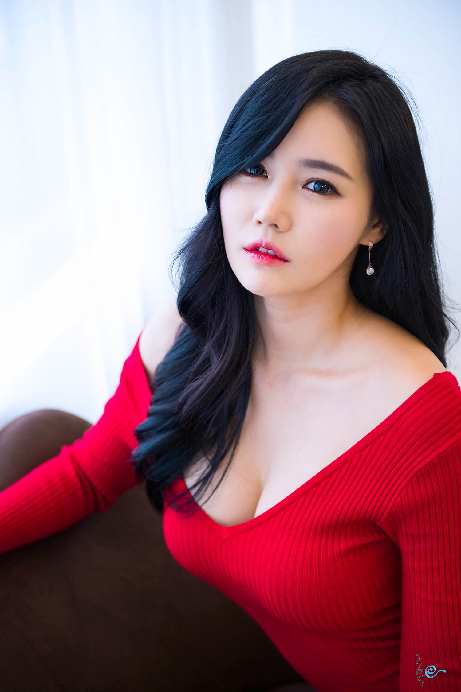 modern, beautiful people, hairstyle, looking at camera, indoors, Asian, beautiful woman, women, dark hair, beauty, hair over one eye, 1080P, fashion, V-neck, Phone HD Wallpaper