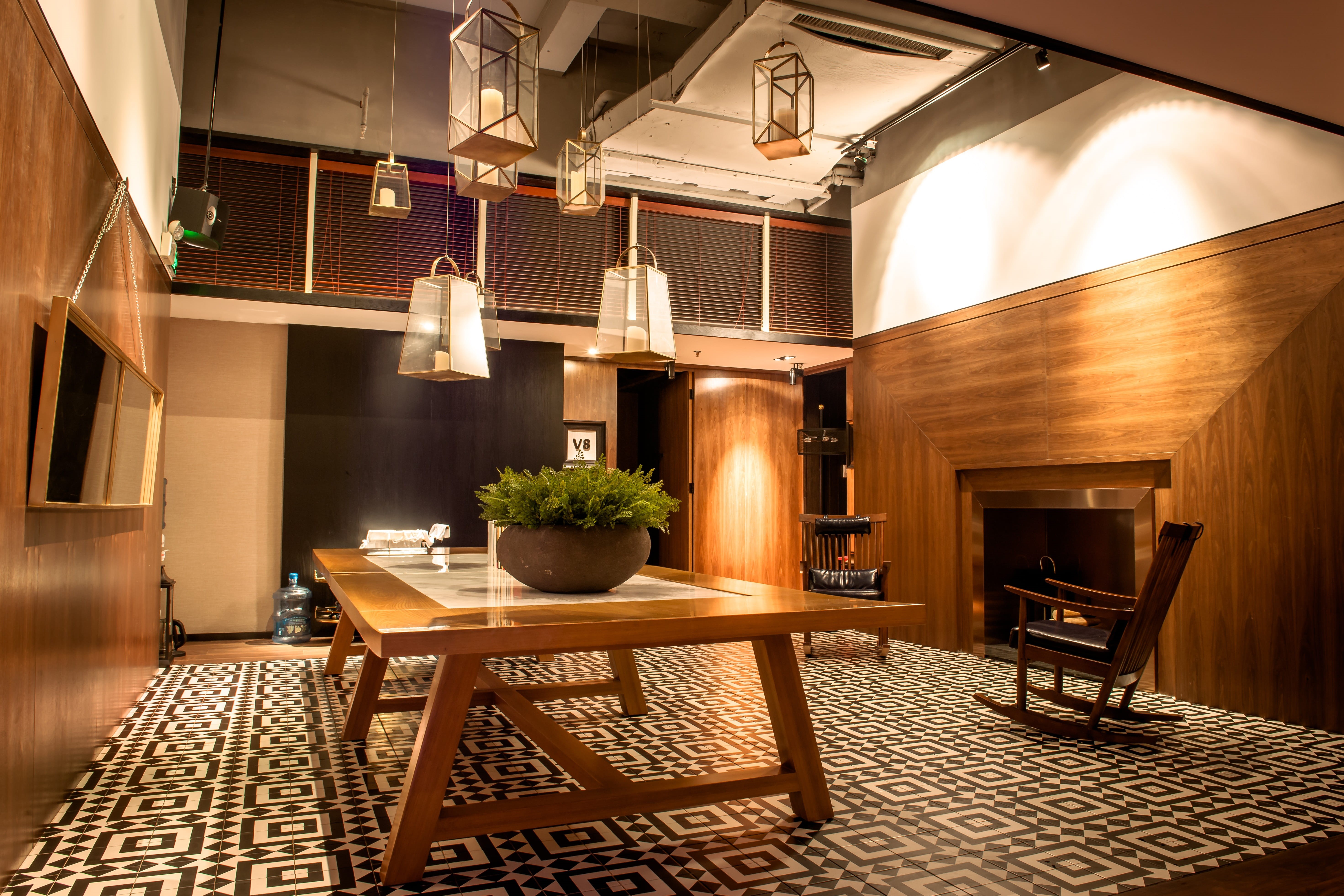 elegance, armchair, seat, home interior, furniture, building, no people, architecture, living room, Restaurant, wood - material, tiled floor, lighting equipment, HD Wallpaper