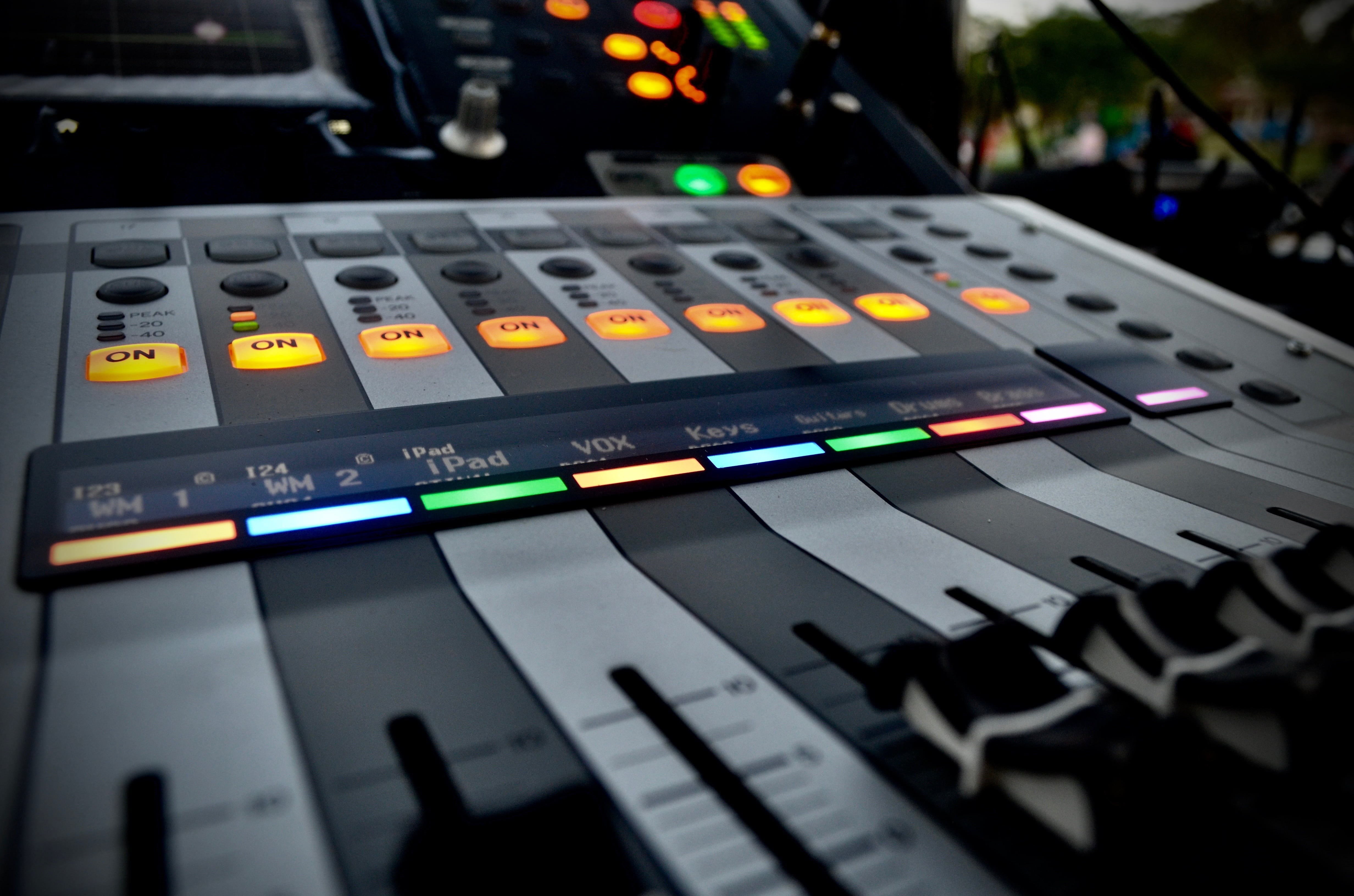 selective focus, technology, no people, electrical equipment, focus on foreground, band, 4K, arts culture and entertainment, push button, control panel, HD Wallpaper