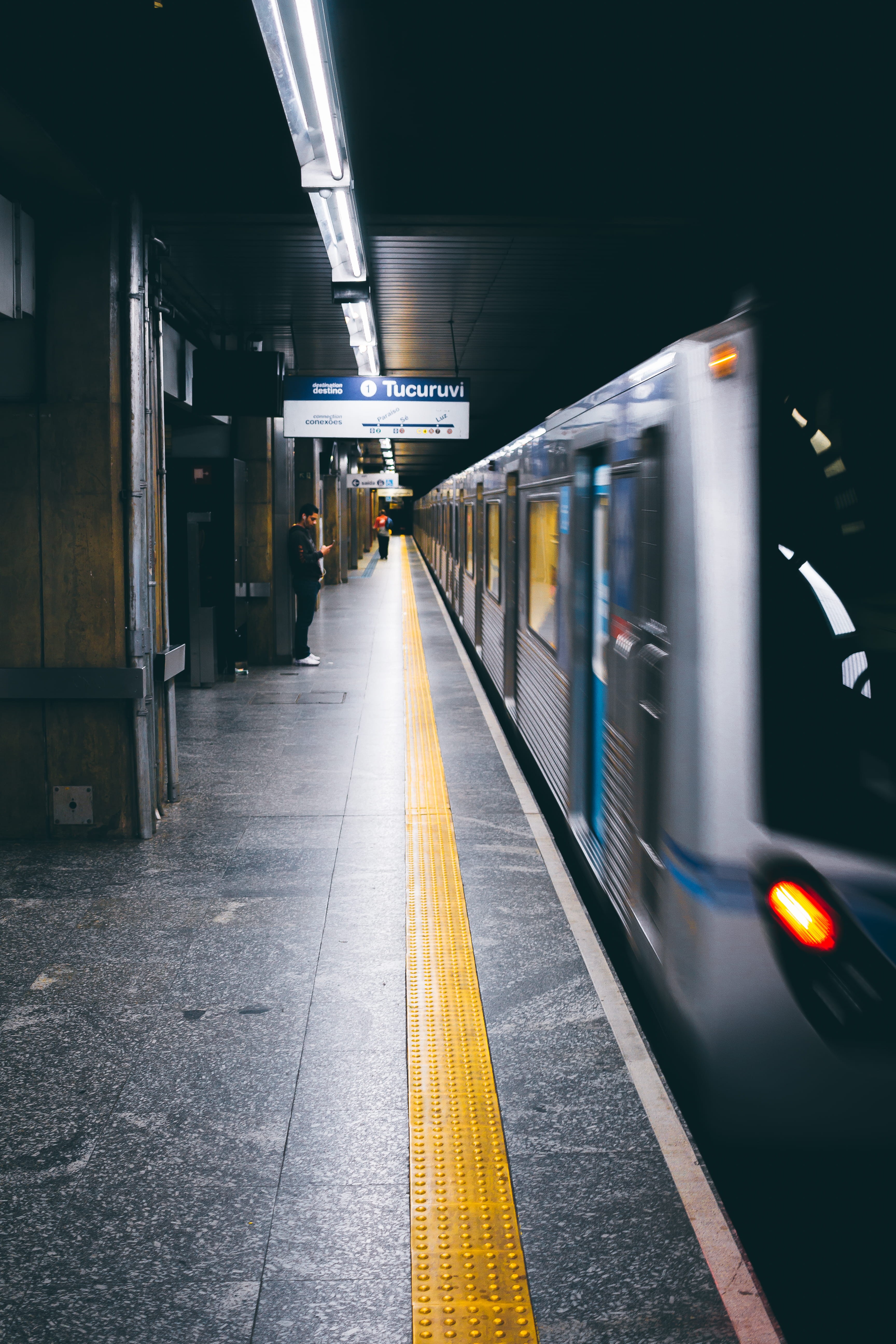 motion, diminishing perspective, travel, railway, transportation system, public transportation, architecture, ceiling, station, architectural column, transportation, Phone HD Wallpaper