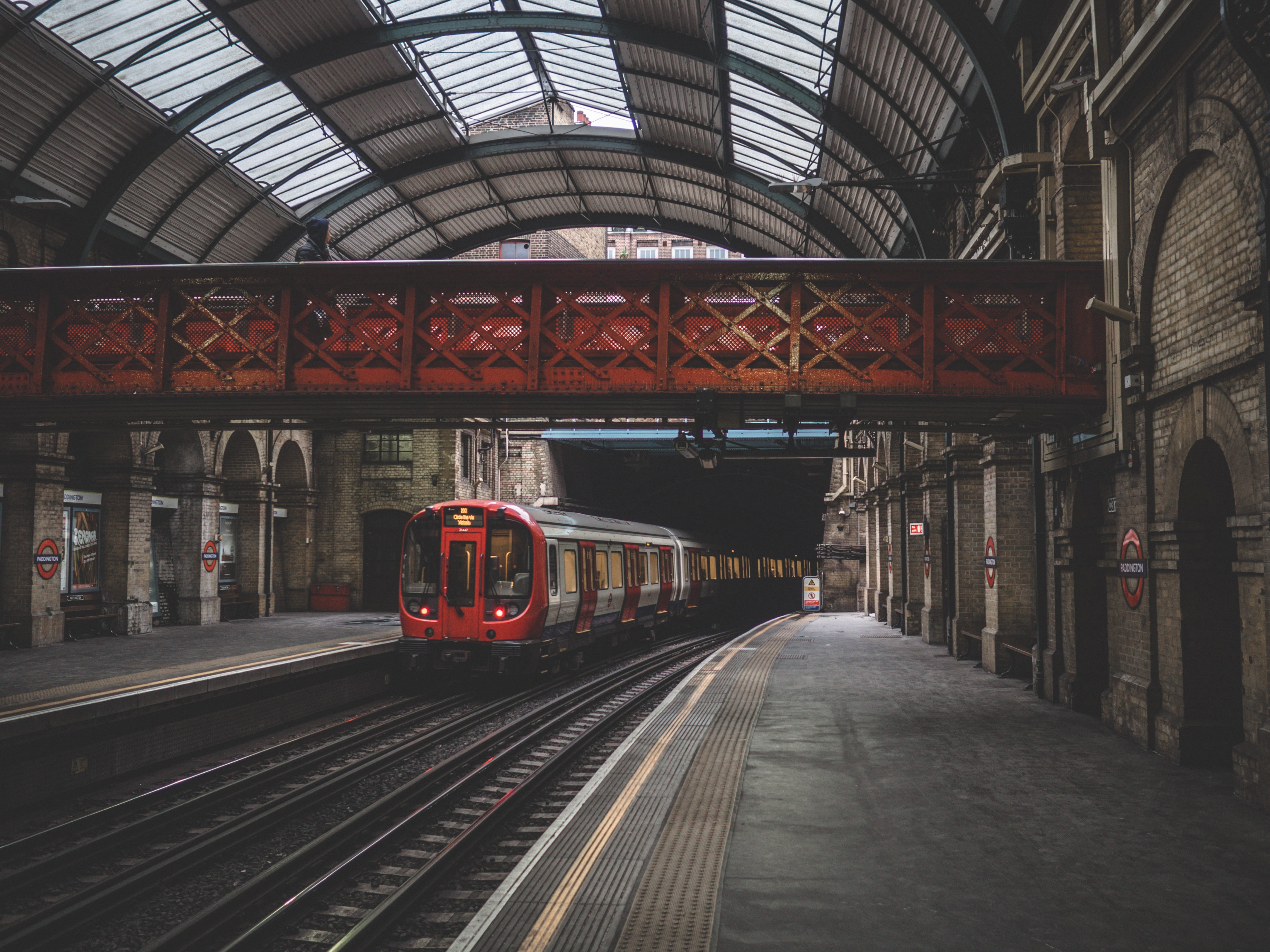 travel, mode of transportation, the way forward, uk, direction, arch, ceiling, train - vehicle, paddington station, railroad car, urban, road, rail transportation, HD Wallpaper
