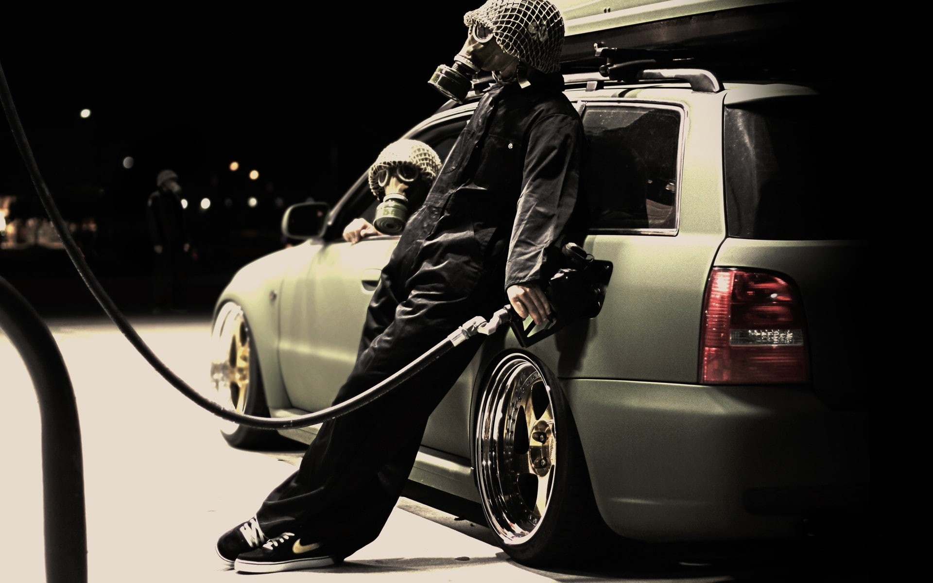 men, mode of transportation, street, Refueling, city, night, sitting, full length, transportation, Cranks, 1080P, real people, land vehicle, motor vehicle, HD Wallpaper