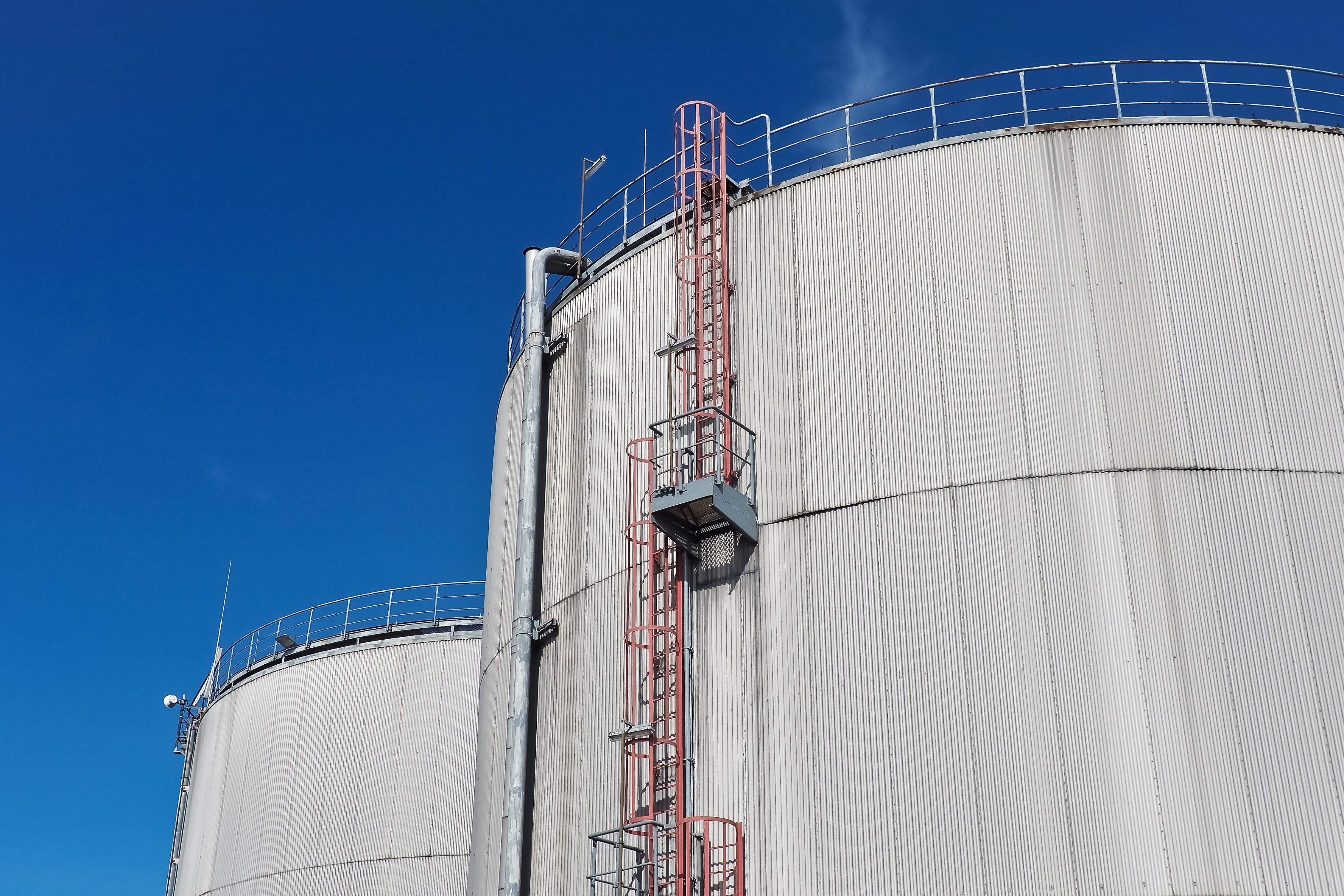 sun, storage tank, marine diesel, rhine, sky, architecture, düsseldorf, inland port, gasoline tanks, environmental issues, fossil fuel, day, factory, clouds, HD Wallpaper