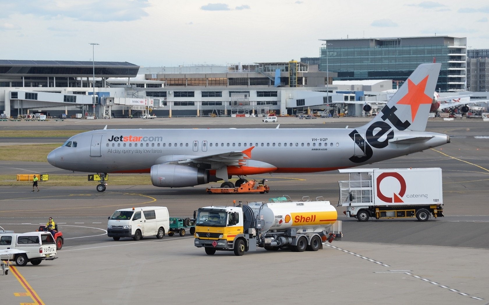 Airbus, land vehicle, leaving, Airport, arrival, commercial airplane, incidental people, road, Jetstar, Refueler, sky, Aircraft, aerospace industry, Aircrafts, HD Wallpaper