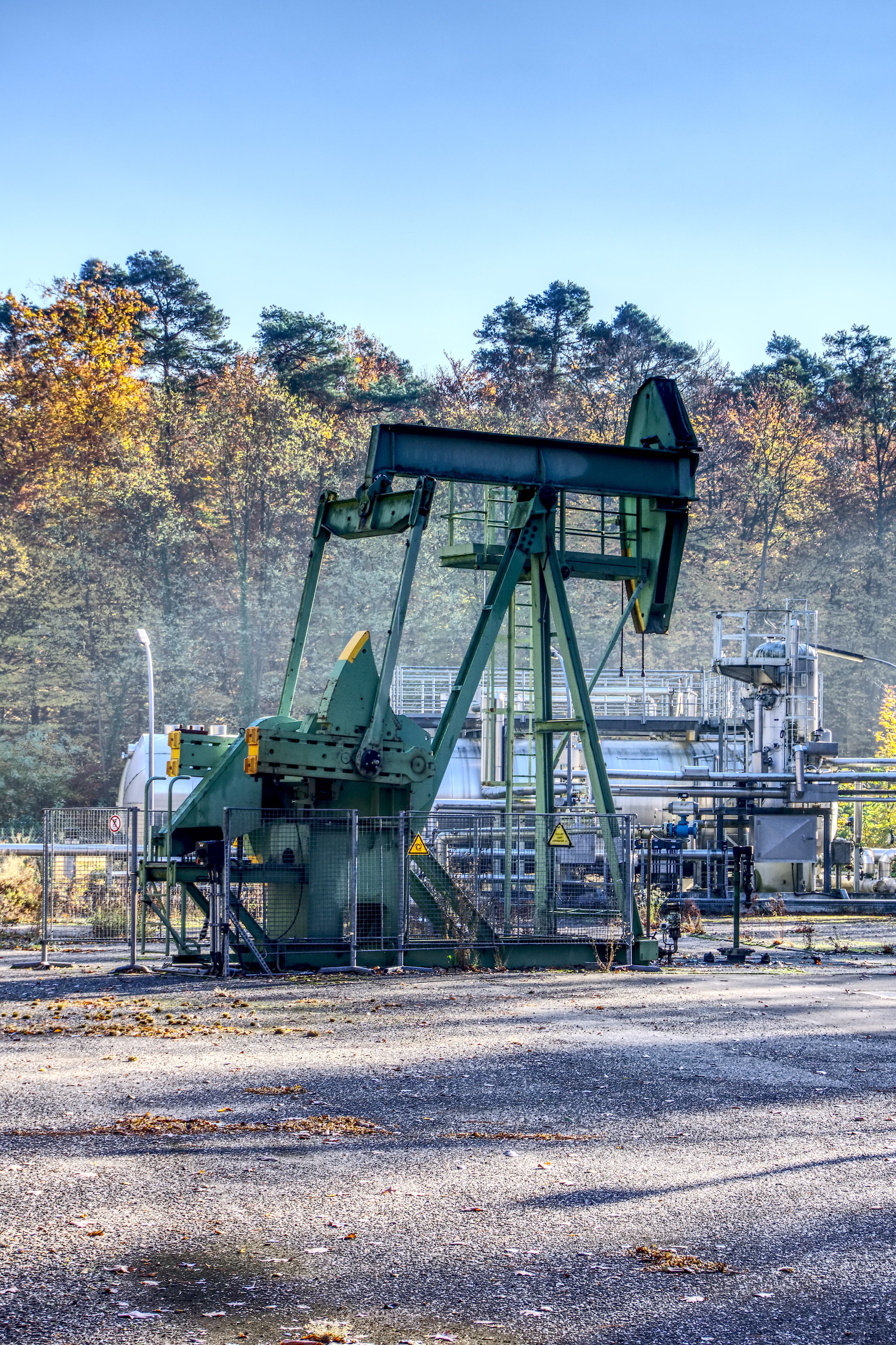 industry, oil, ölpferd, architecture, 5K, equipment, oilfield, fuel and power generation, no people, outdoors, fuel, environment, field, built structure, Phone HD Wallpaper
