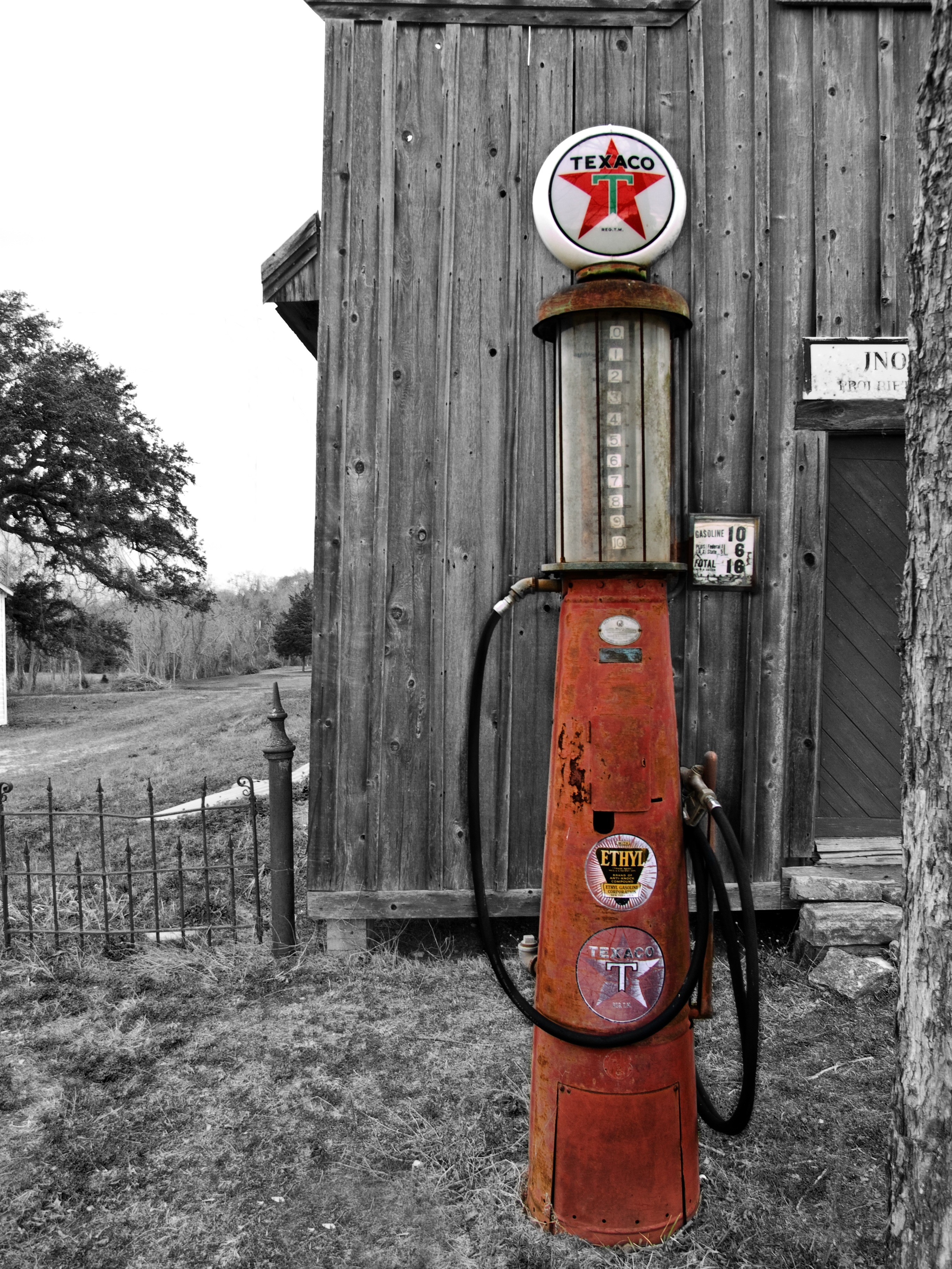 gasoline price, near, 2K, colored, service station, red, sign, land vehicle, field, meter, sags, classic, tank, wood - material, selective, heater, classic cars, Phone HD Wallpaper