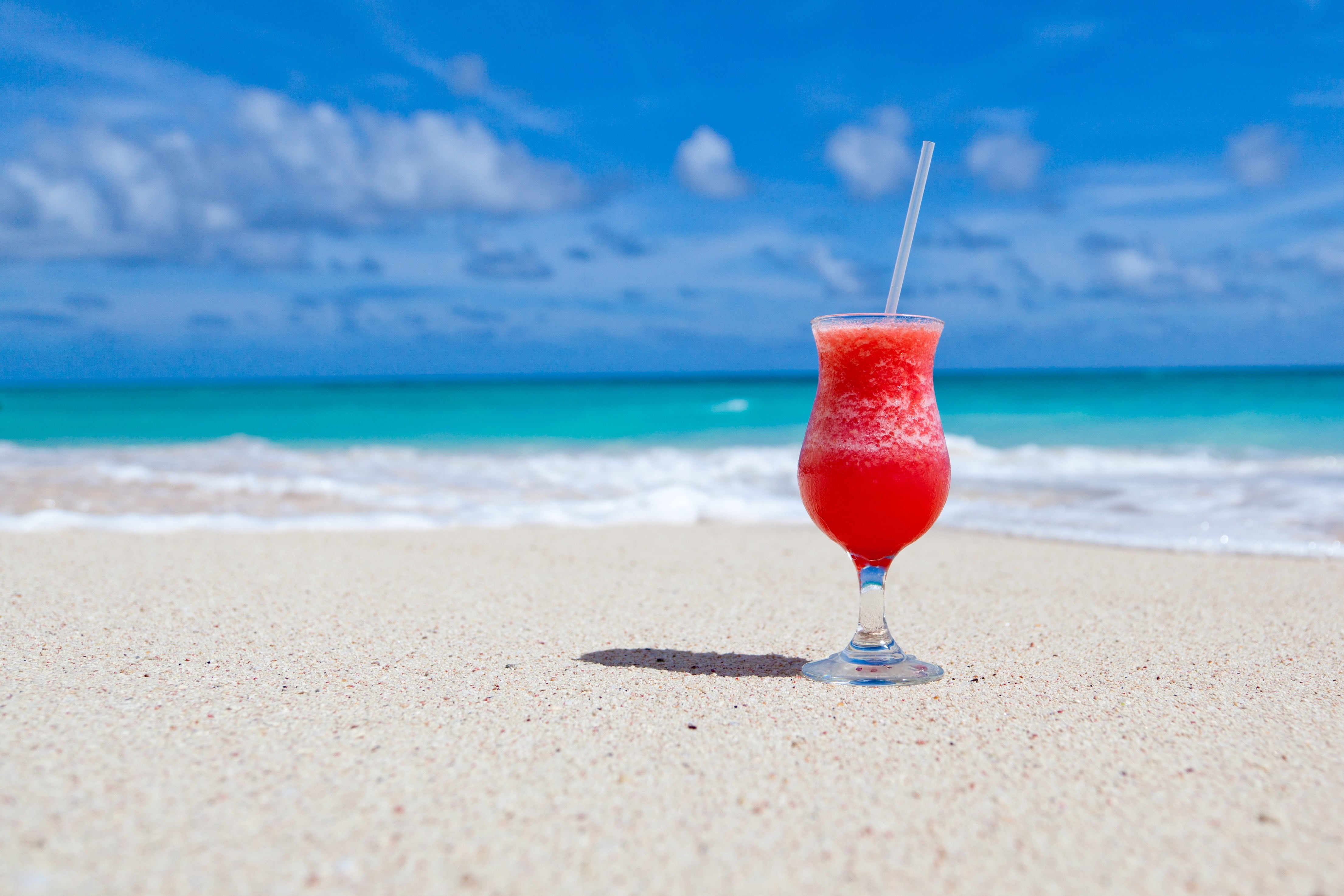 alcohol, seashore, healthy eating, sky, smoothie, vacation, horizon over water, sand, black, freshness, refreshment, straw, summer, outdoors, footed, holiday, HD Wallpaper