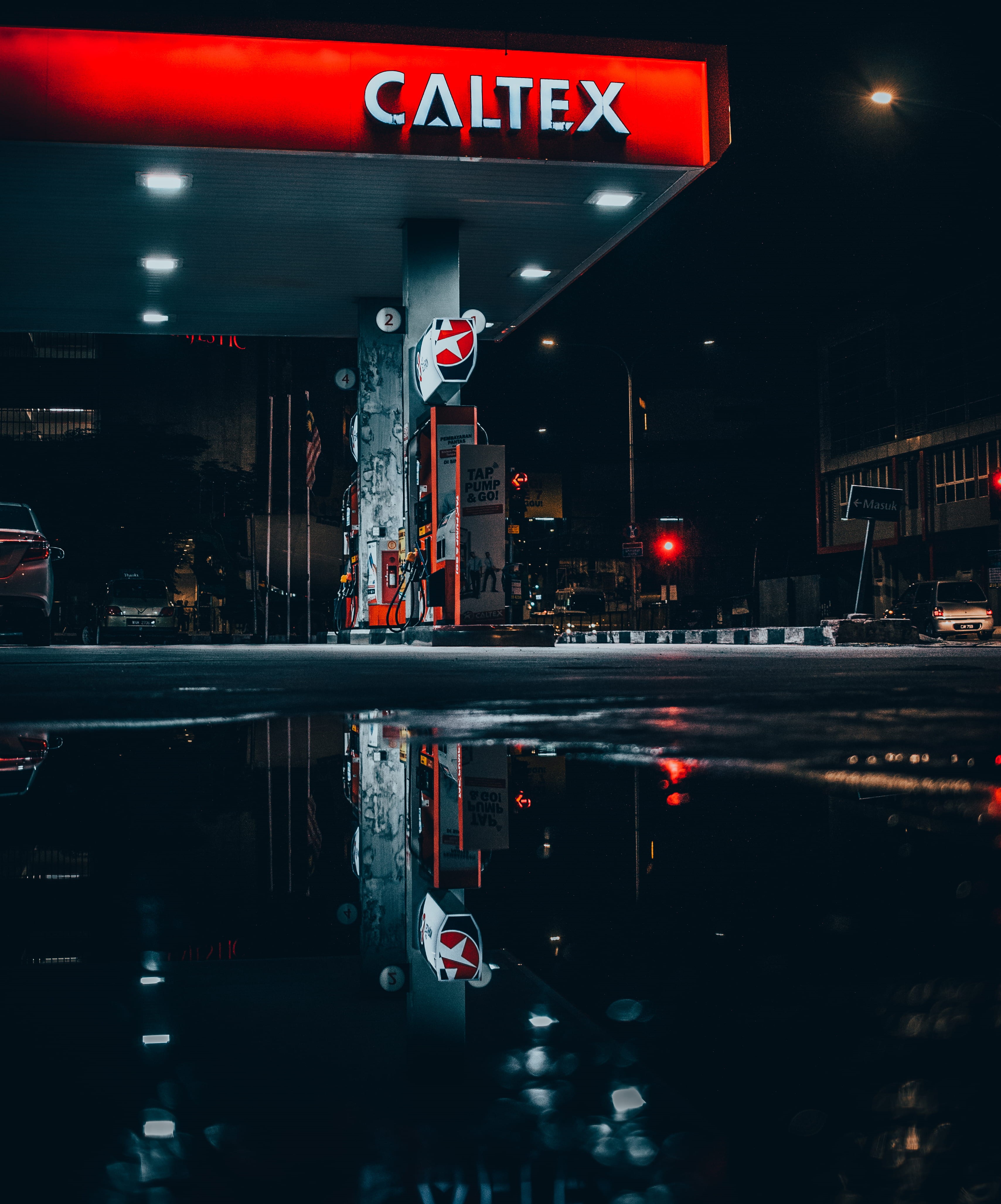 waterfront, photo, fuel, water, gasoline, lighting equipment, 4K, gas, red, no people, illuminated, building exterior, nightlife, nightphotography, communication, Phone HD Wallpaper