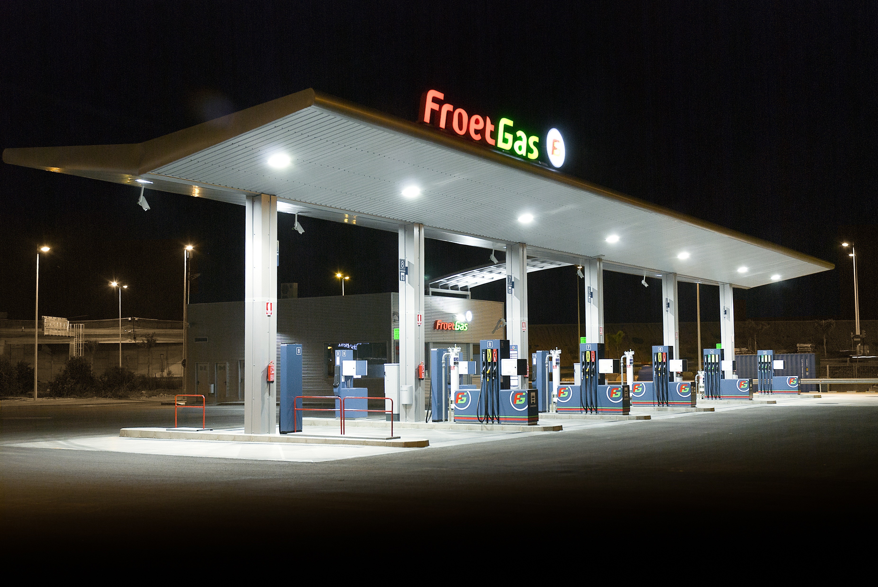 filling, froet gas, communication, gas station, text, western script, lighting equipment, illuminated, architectural column, gasoline, 2K, transportation, HD Wallpaper