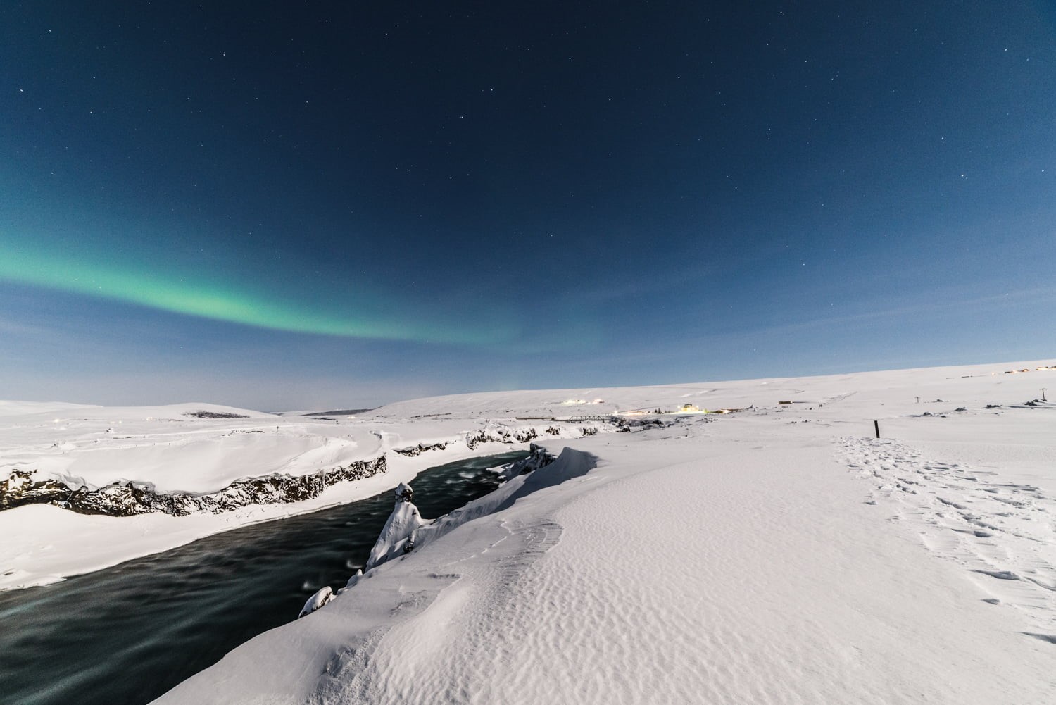outdoors, daytime, Akureyri, D750, 720P, northern lights, field, Blue  River, Outdoor, Travel, Paths, Northern  Sky, Footprints, Winter, Stars, snow-field, HD Wallpaper